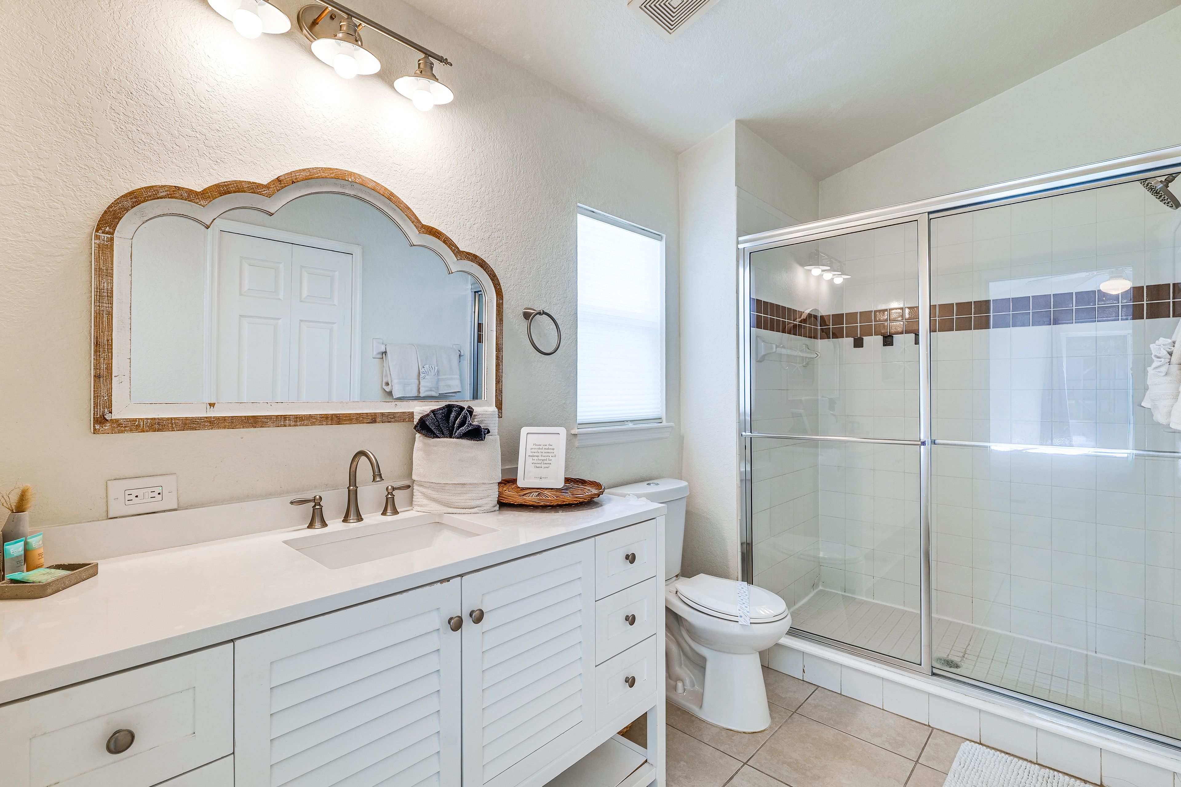 En-Suite Bathroom | Towels Provided