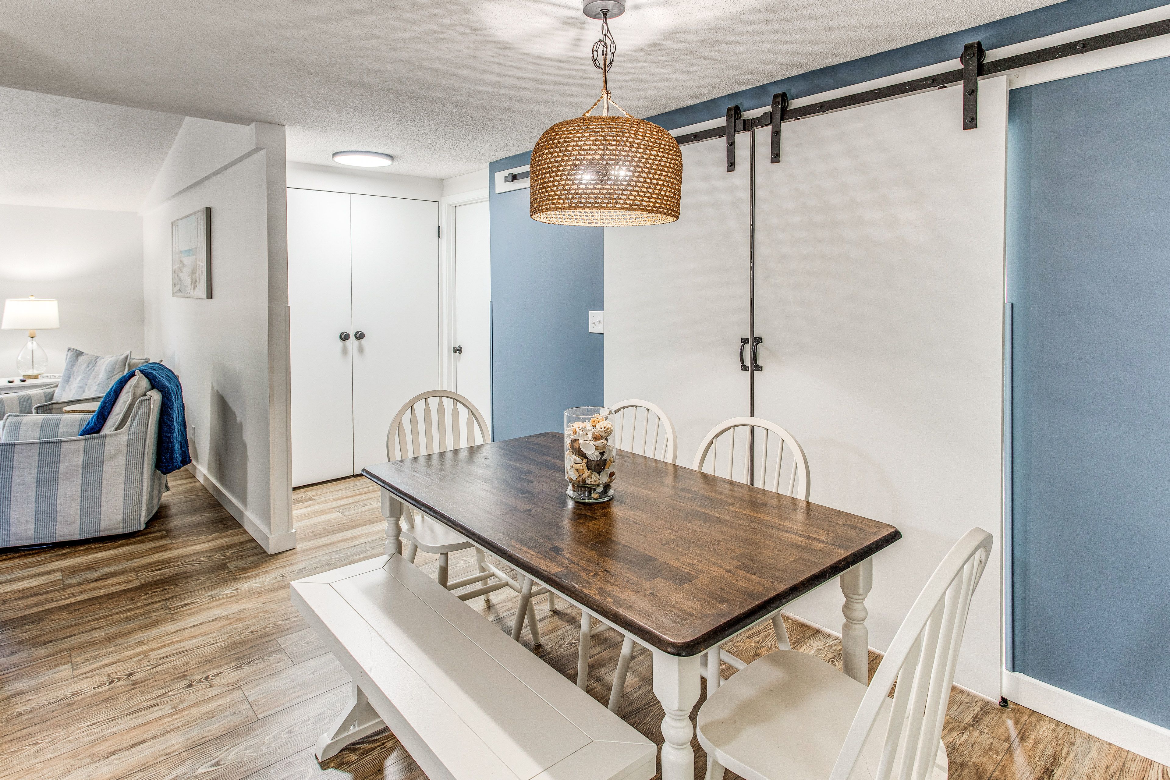 Dining Table | Dishware/Flatware