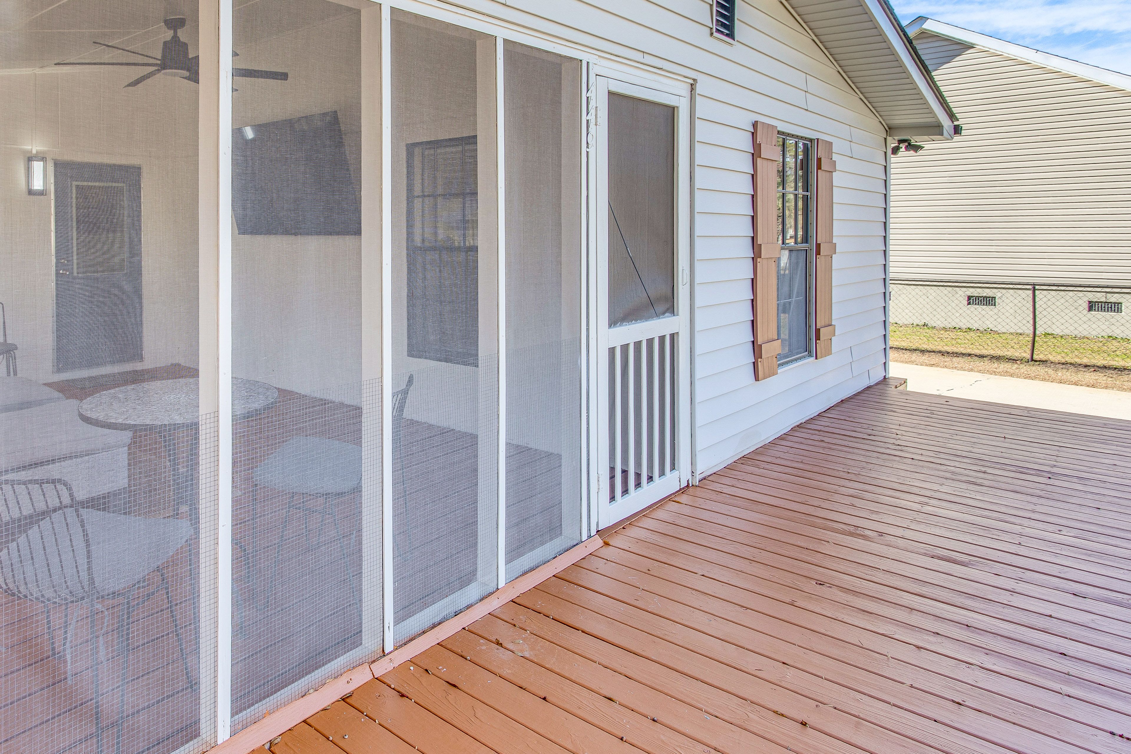 House Exterior | Deck | Gas Grill