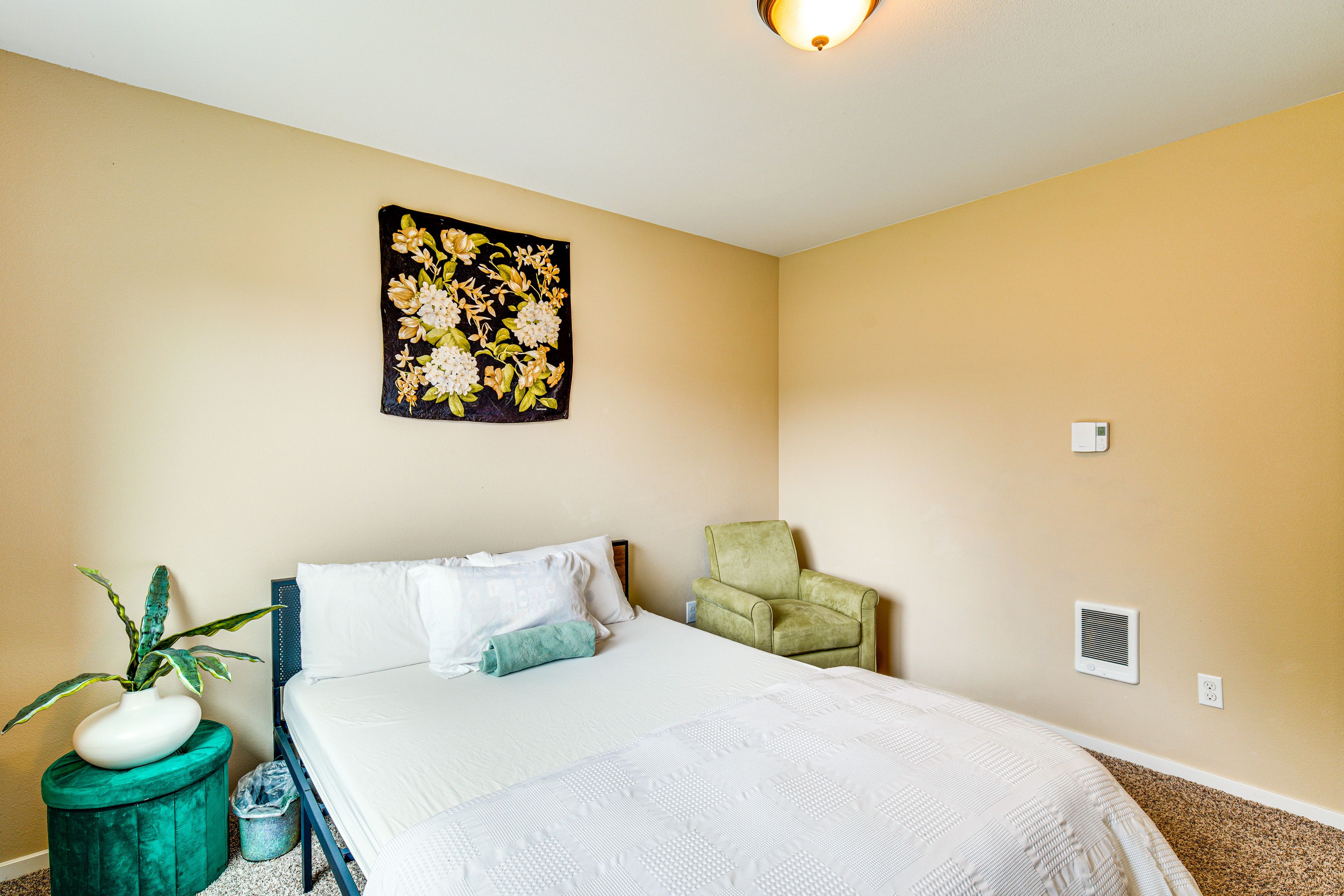 Bedroom 3 | Queen Bed