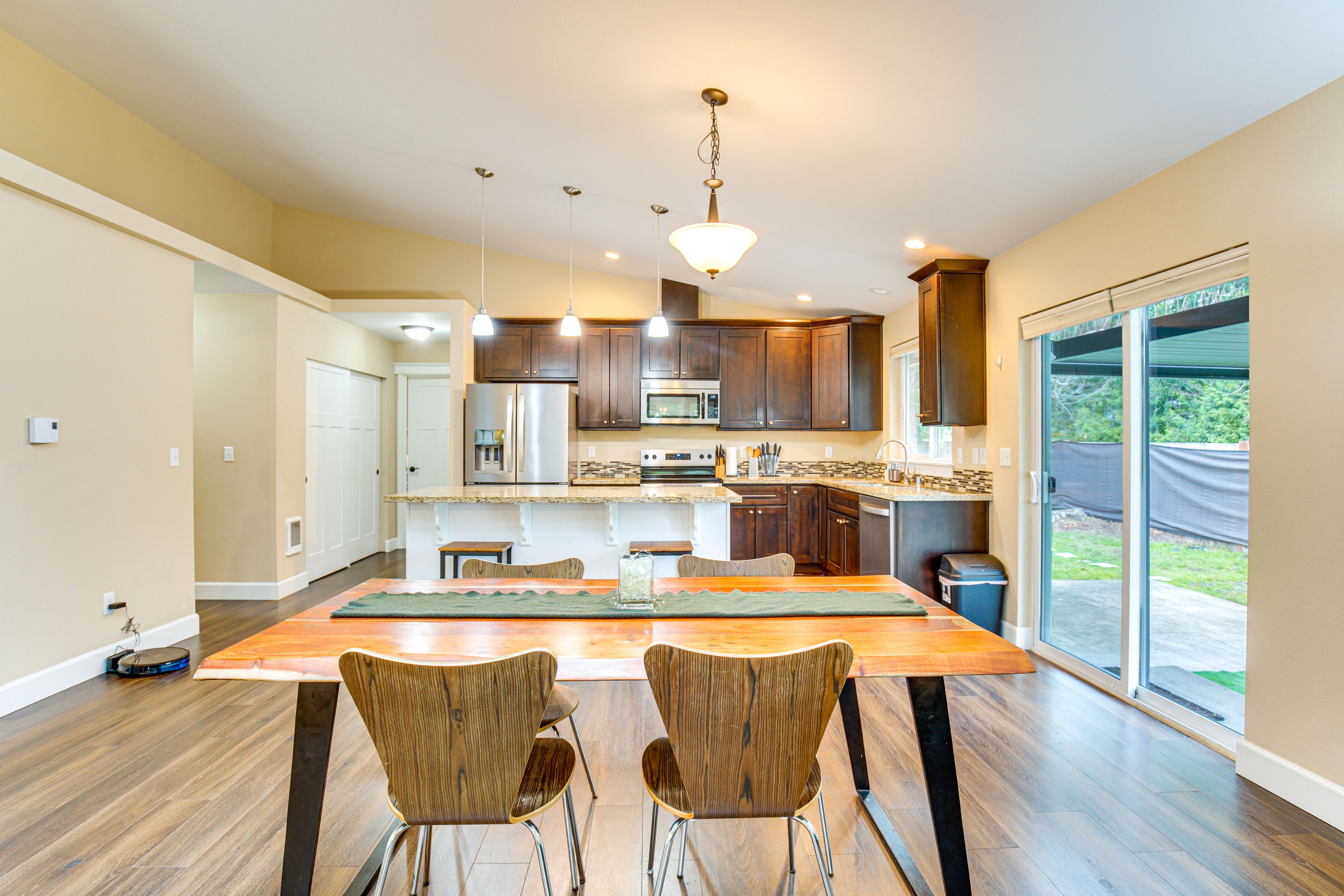 Dining Area | Dishware & Flatware