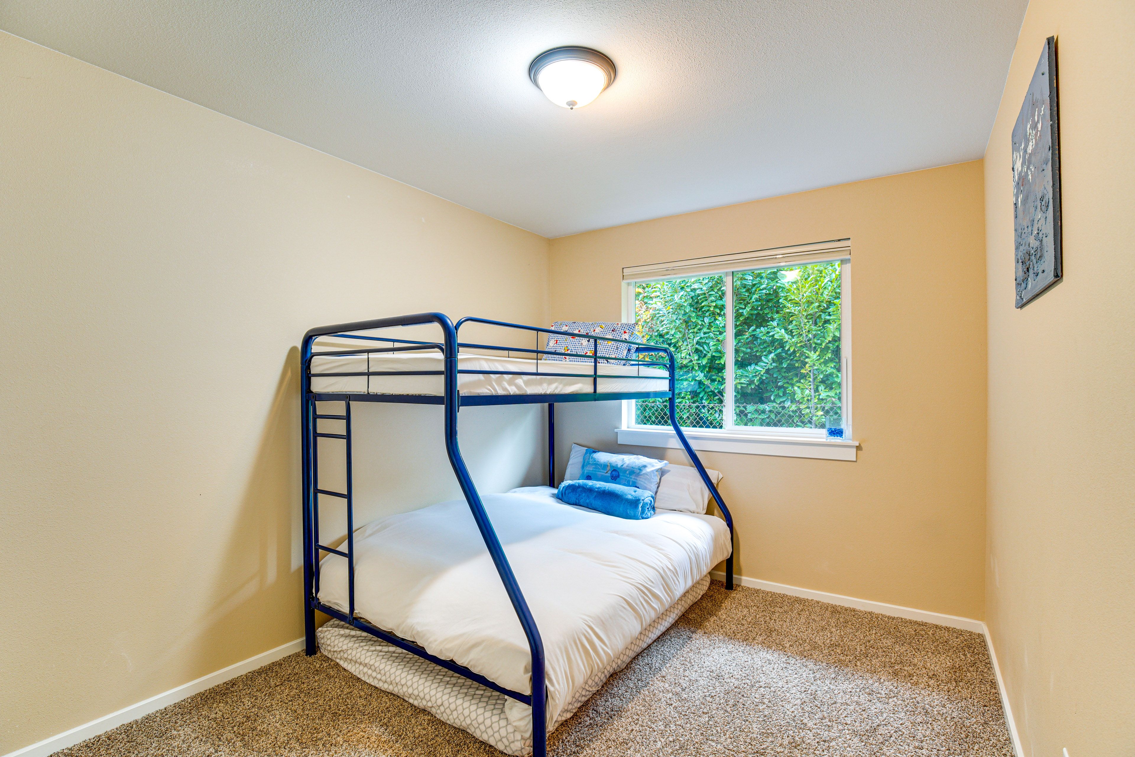 Bedroom 2 | Twin/Full Bunk Bed | 2 Full Floor Mattresses