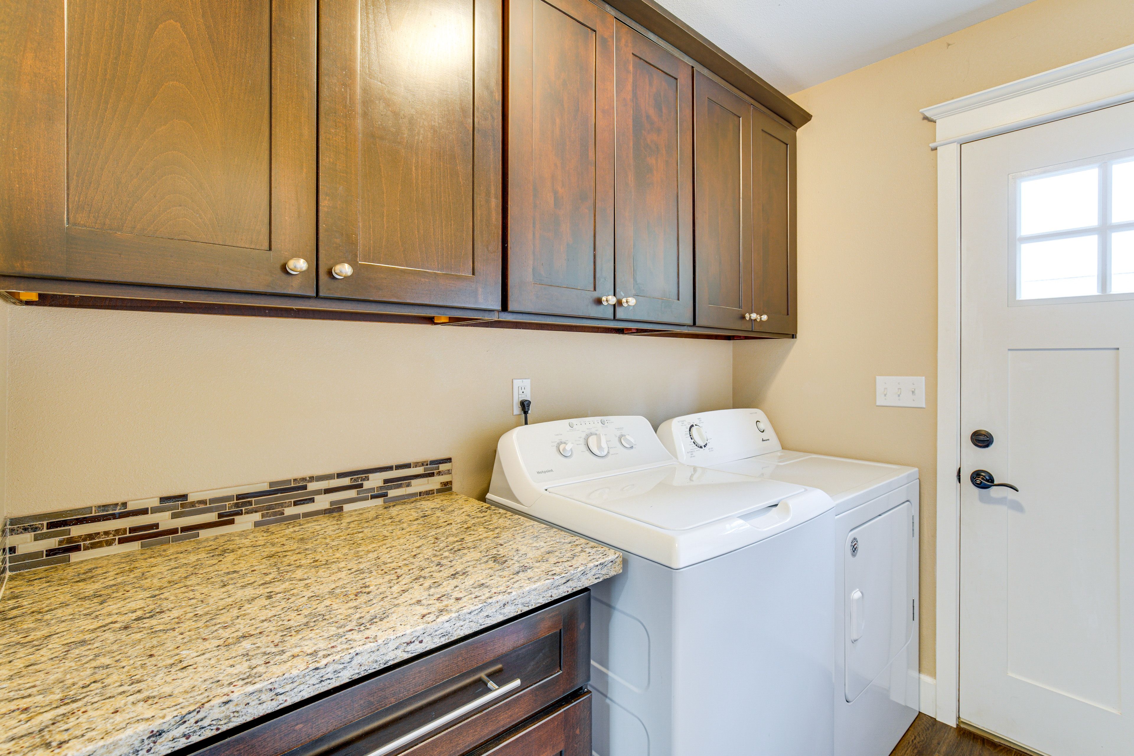 Laundry Room | Washer & Dryer