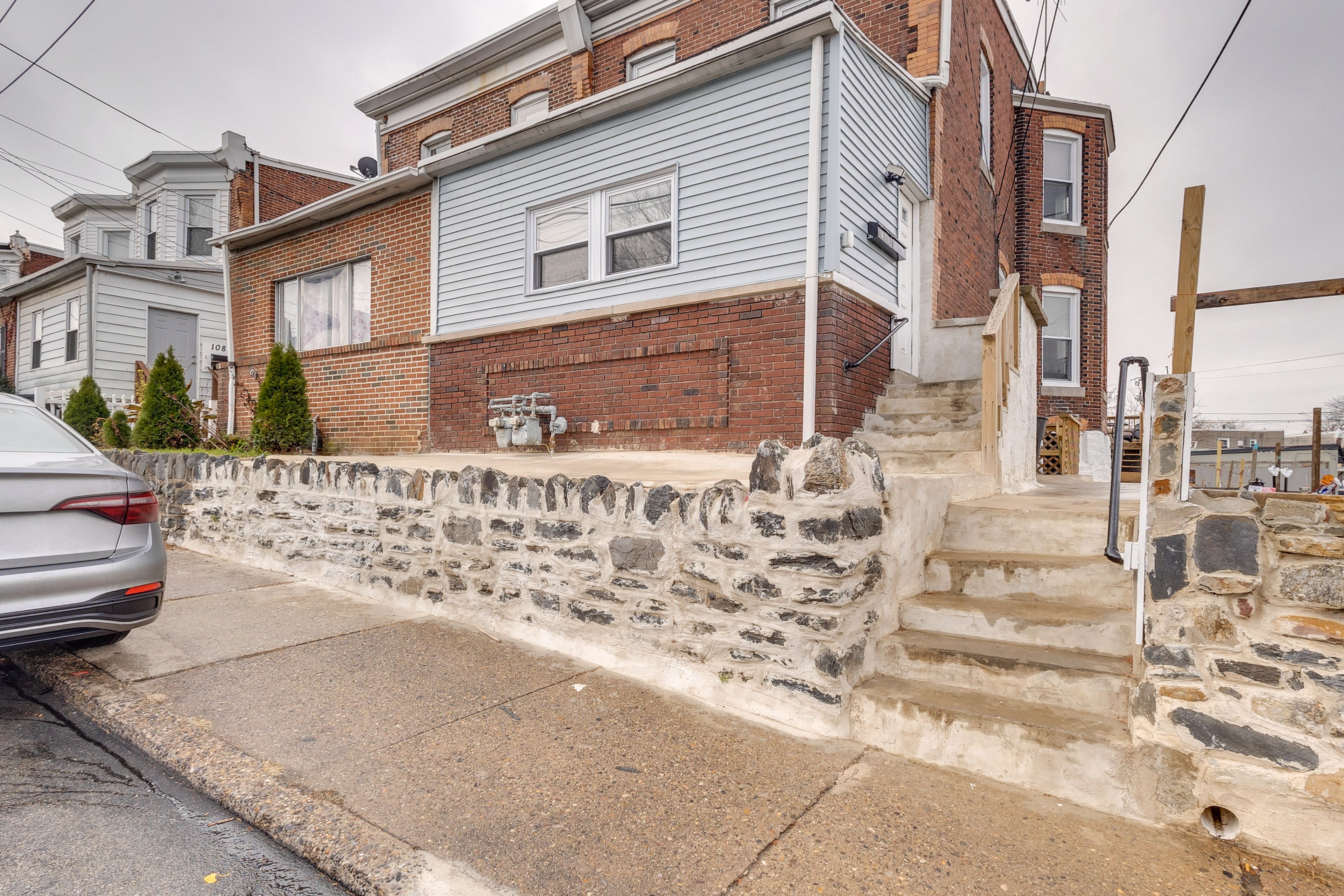 Apartment Exterior | Single-Story Unit | Street Parking