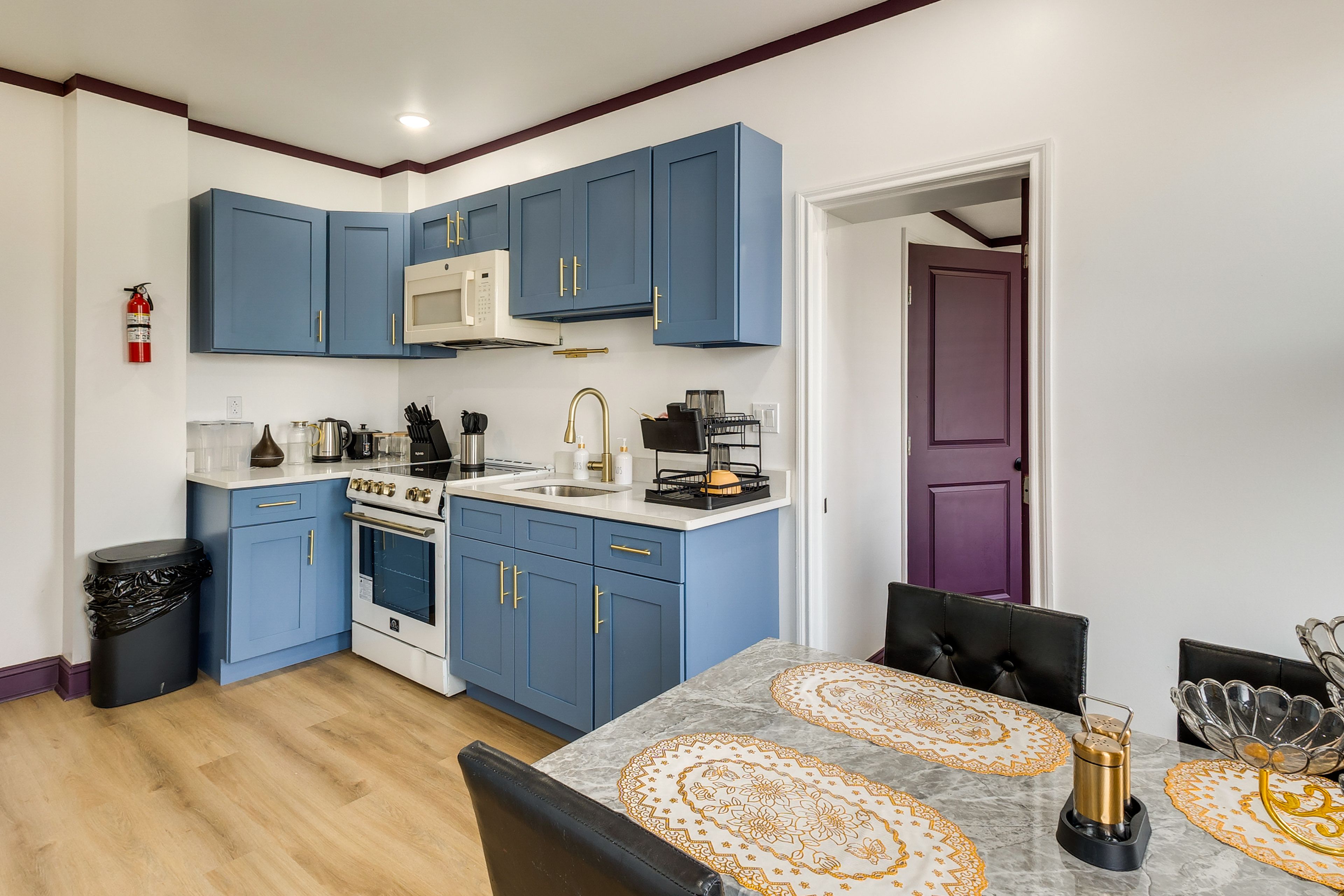 Kitchen | Dining Table | Free WiFi