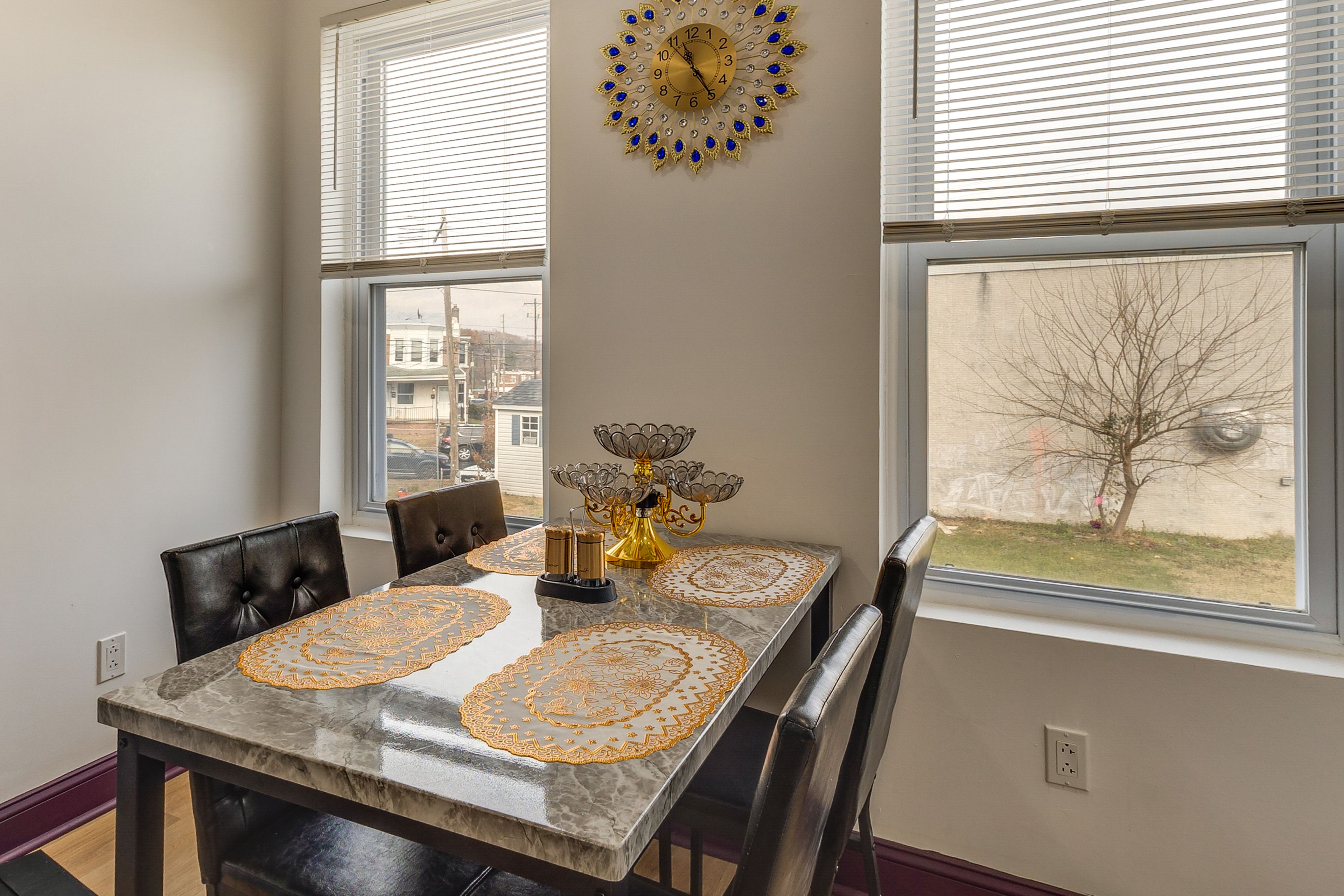 Dining Area | Dishware/Flatware Provided