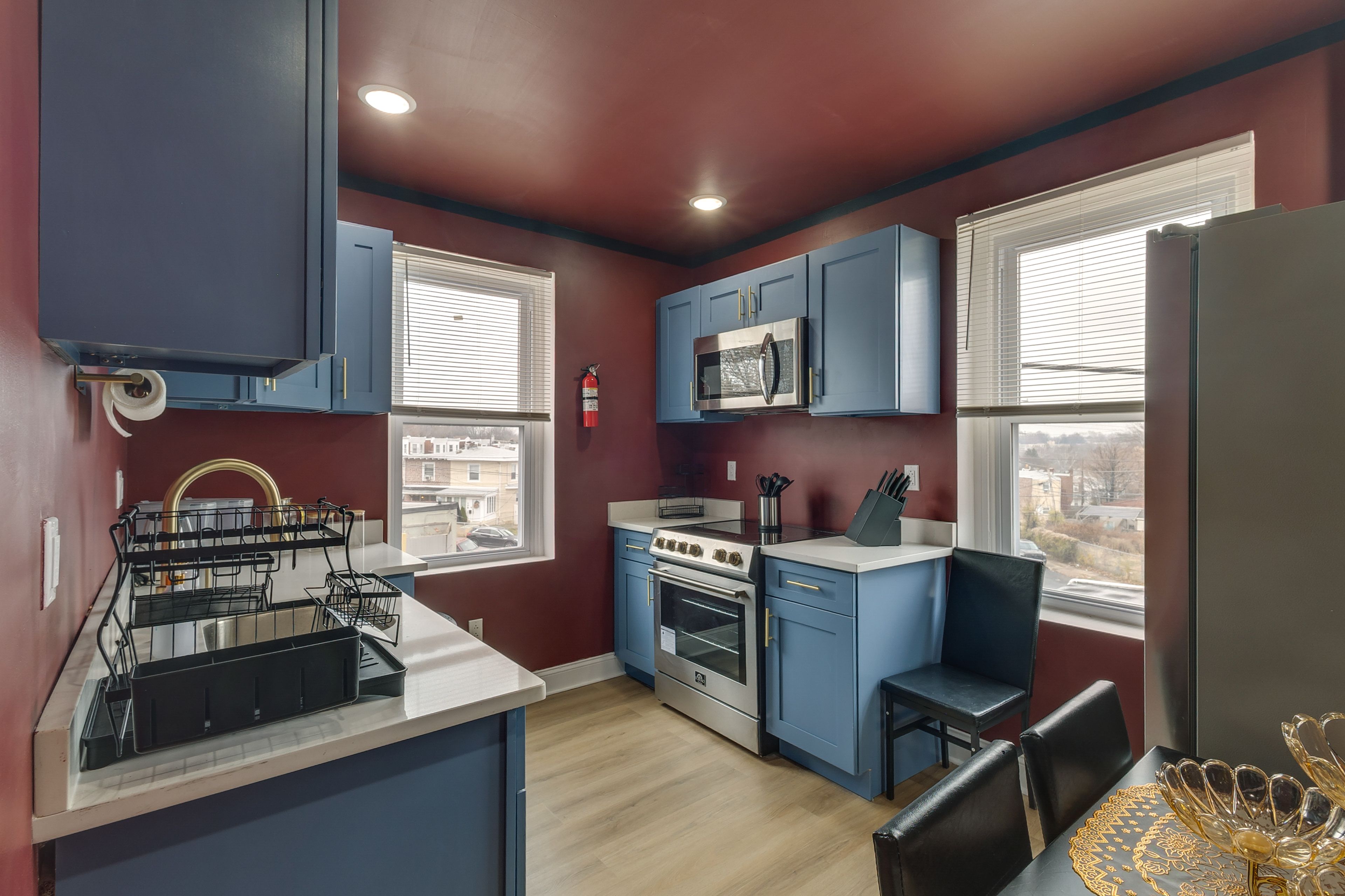 Kitchen | Dining Table | Free WiFi | Central Air Conditioning/Heat