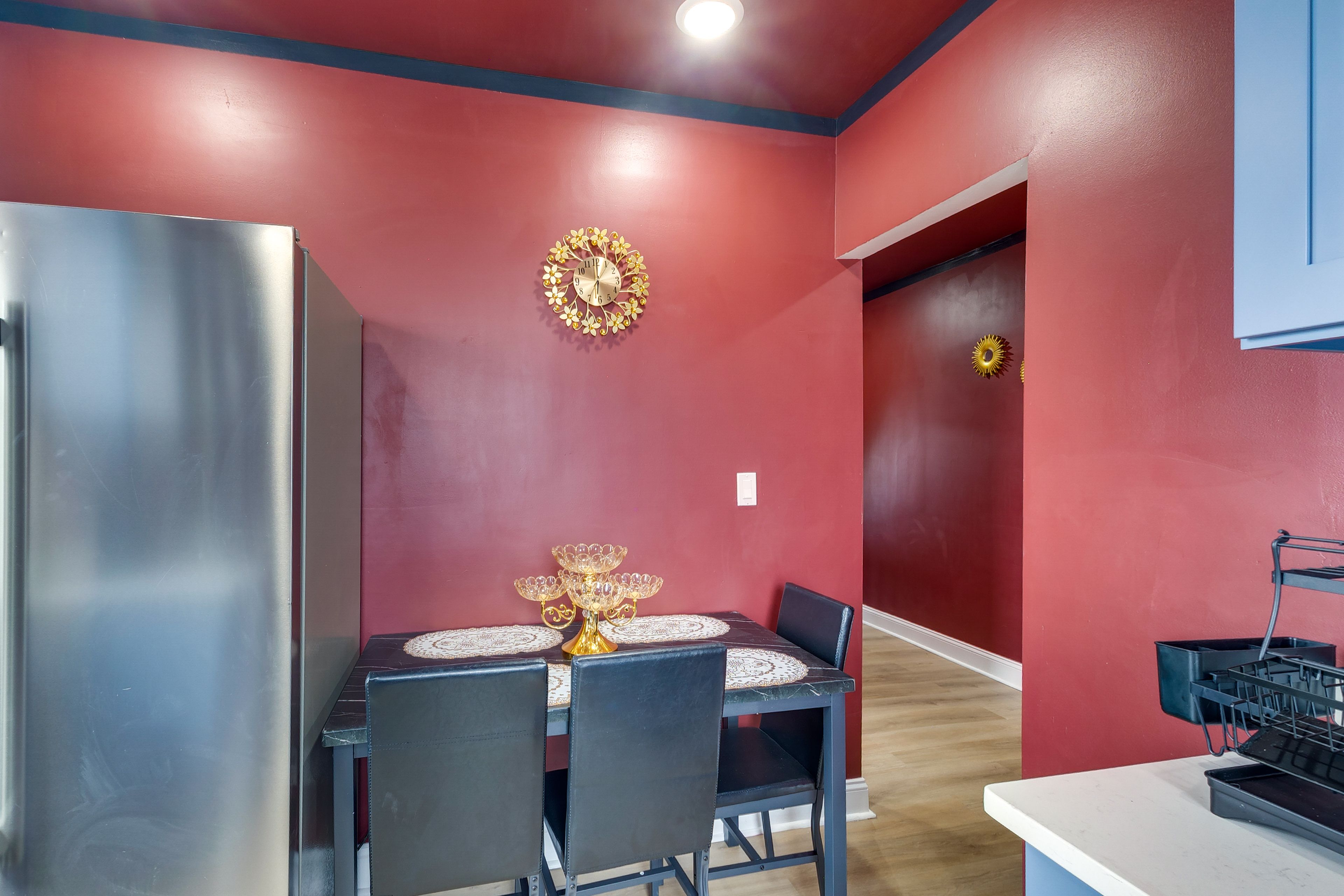 Dining Area | Dishware/Flatware Provided