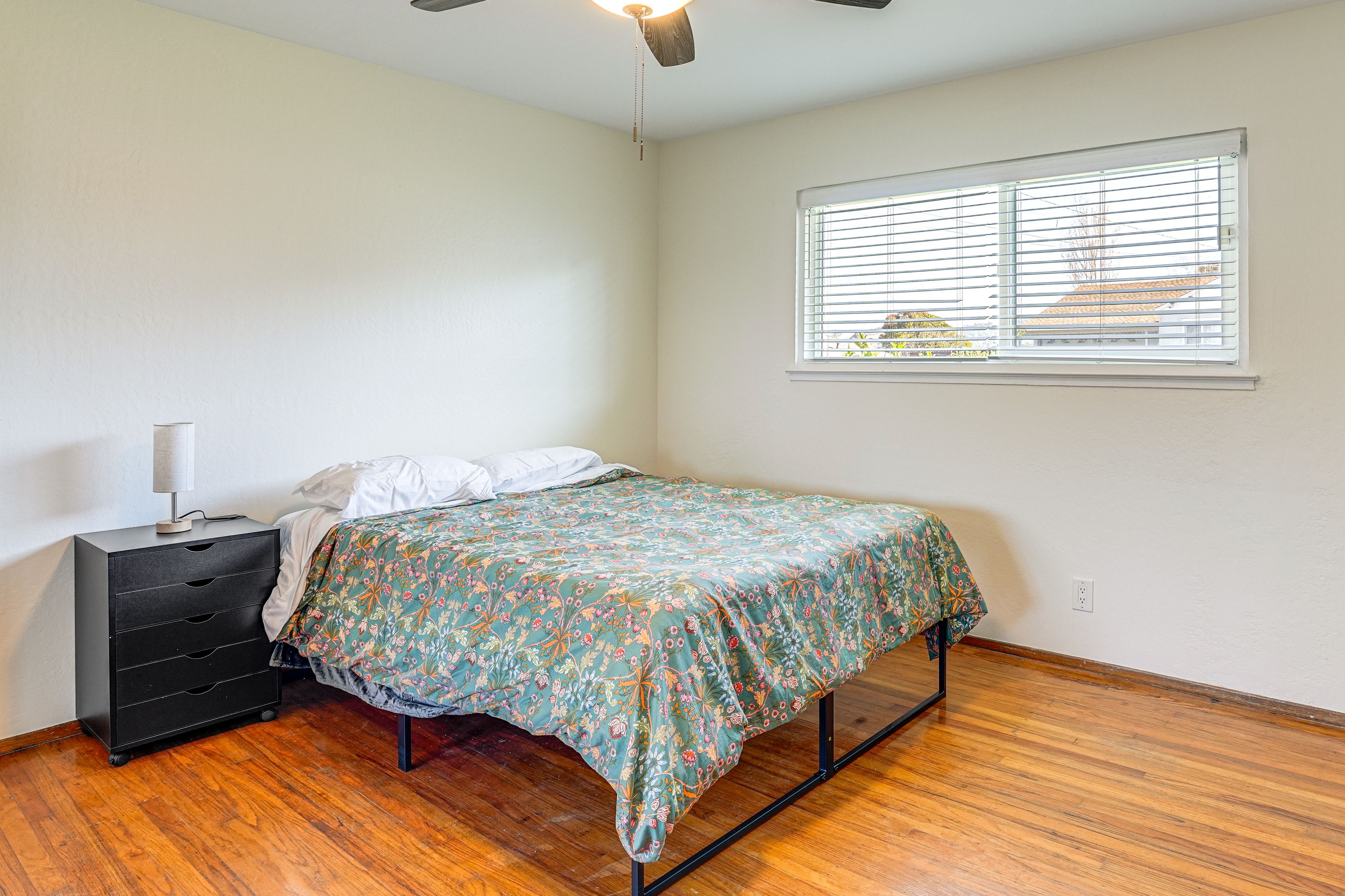 Bedroom 1 | Queen Bed