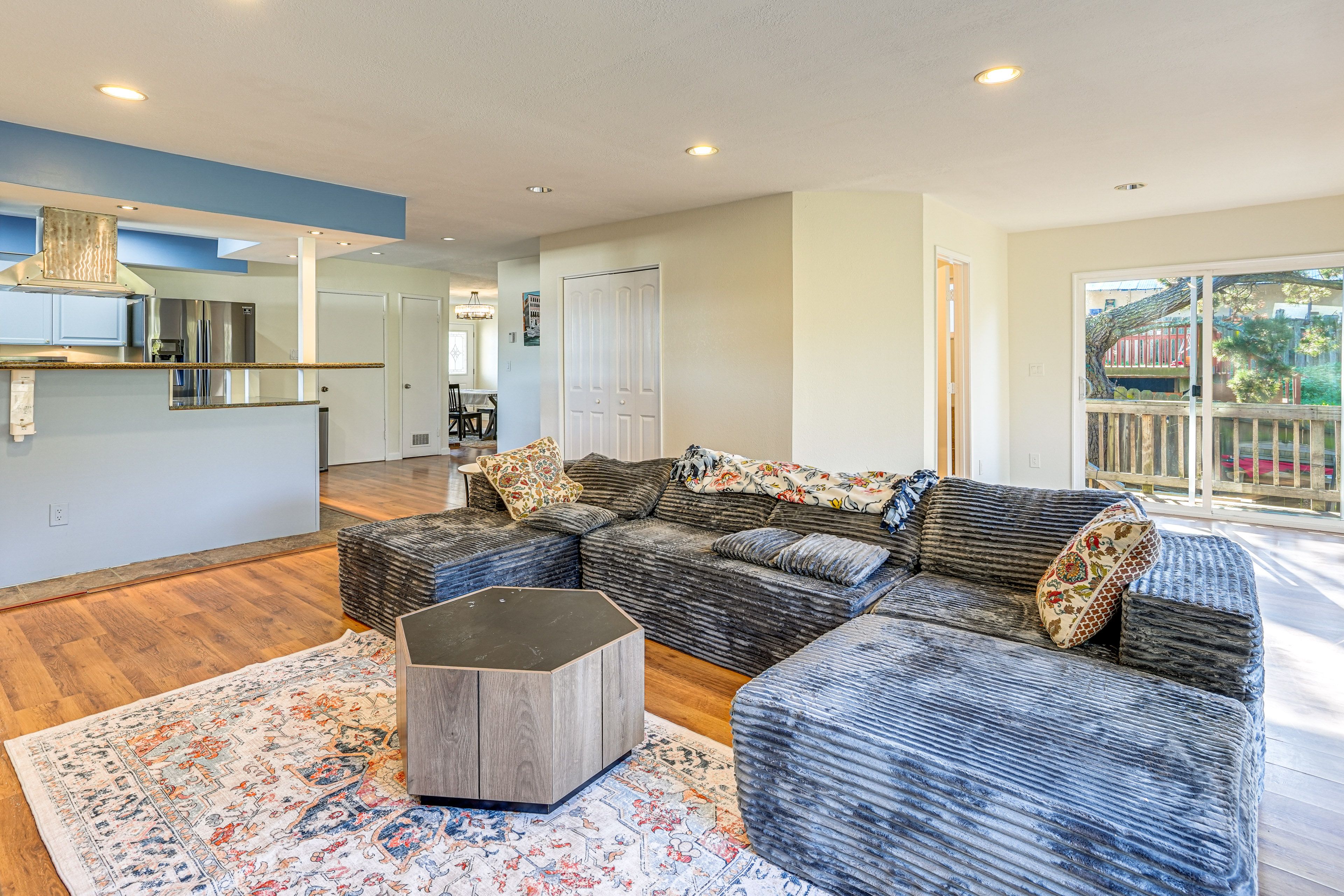 Living Room | Smart TV