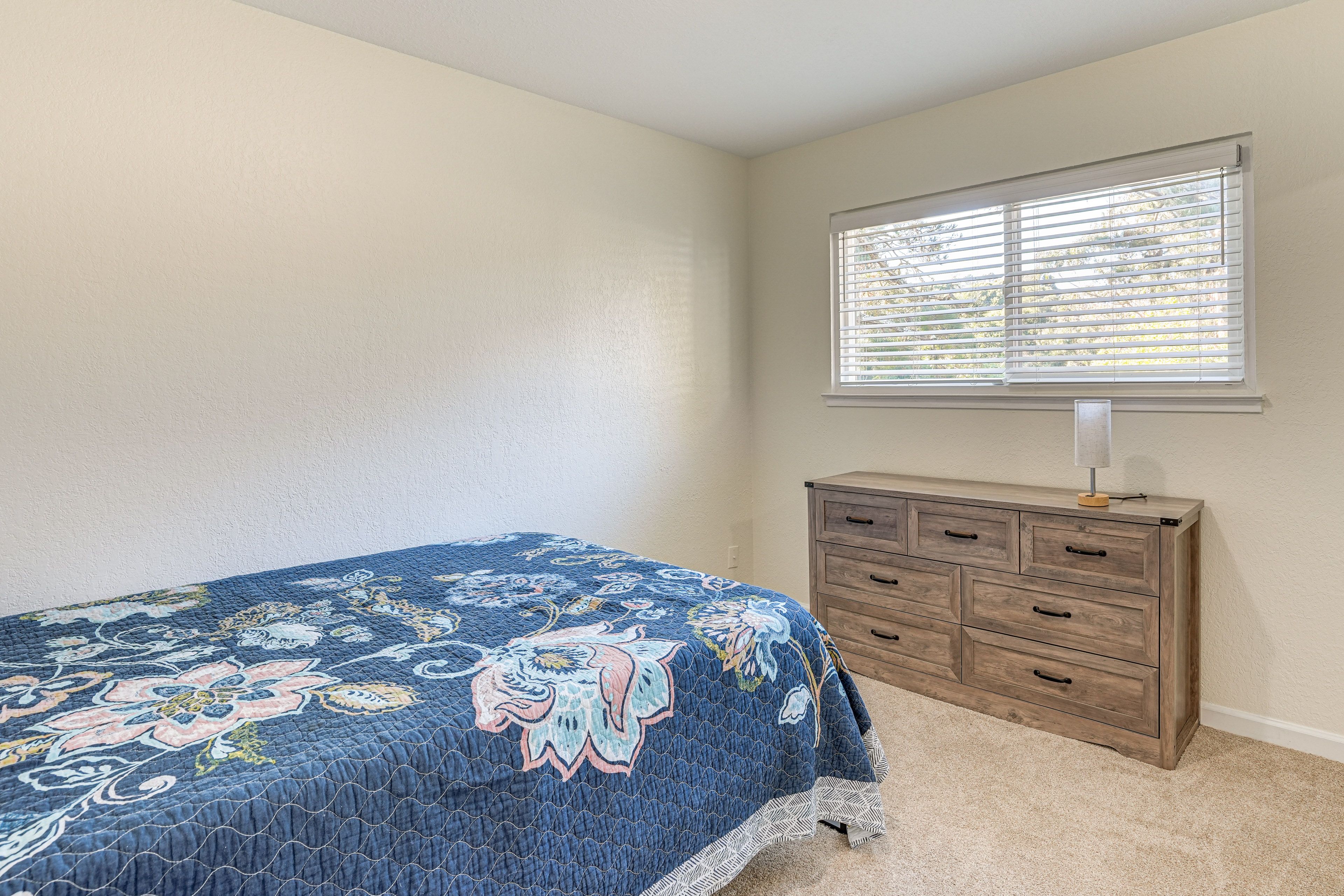 Bedroom 2 | Queen Bed