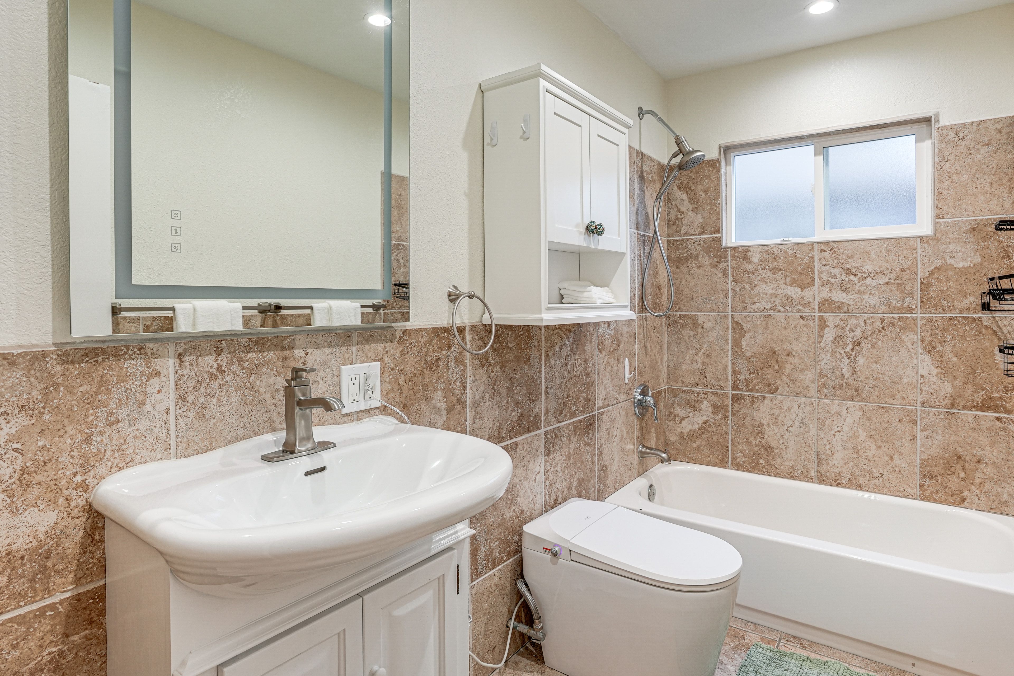 Bathroom | Shower/Tub Combo