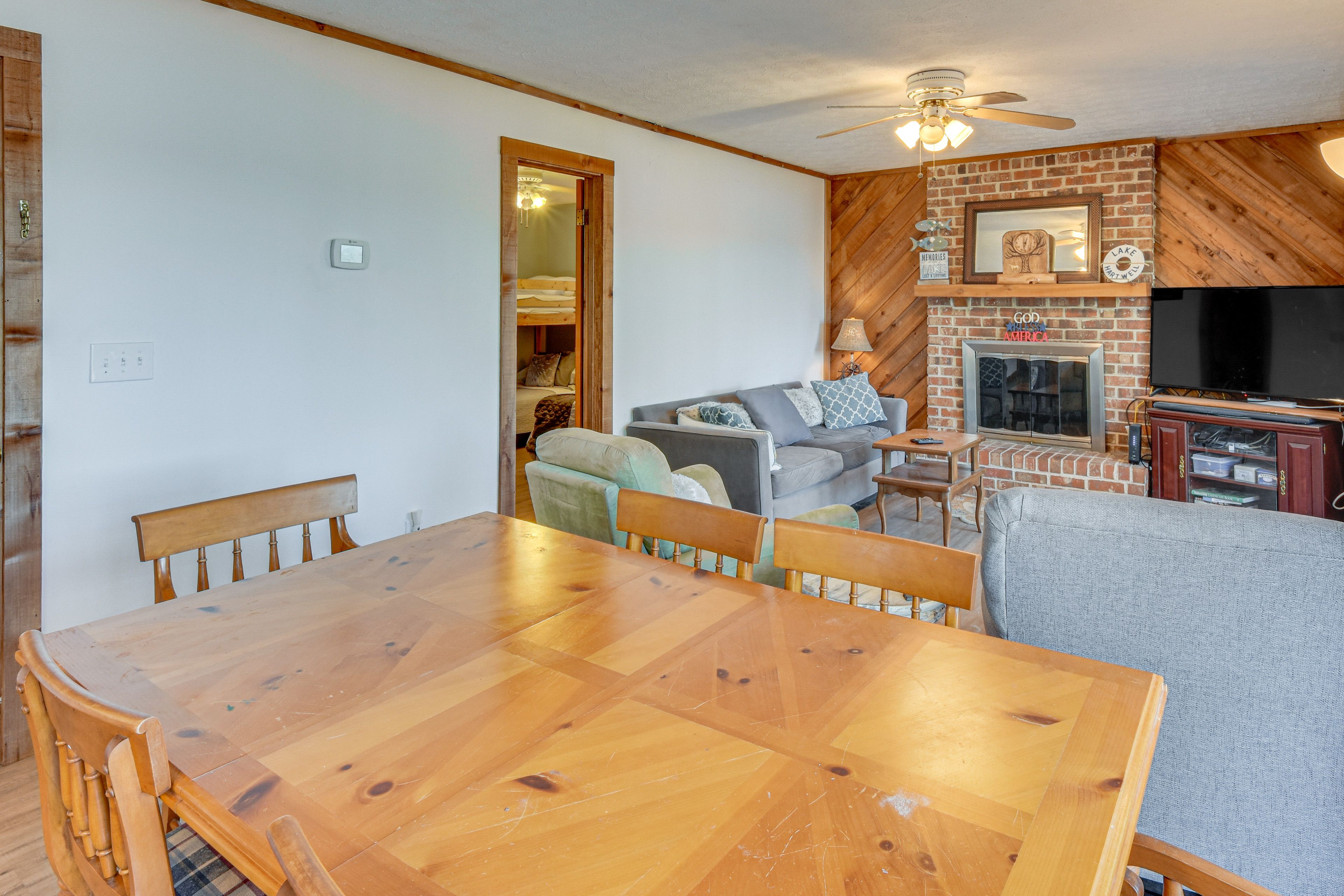 Dining Area | Dishware/Flatware Provided | 2nd Floor