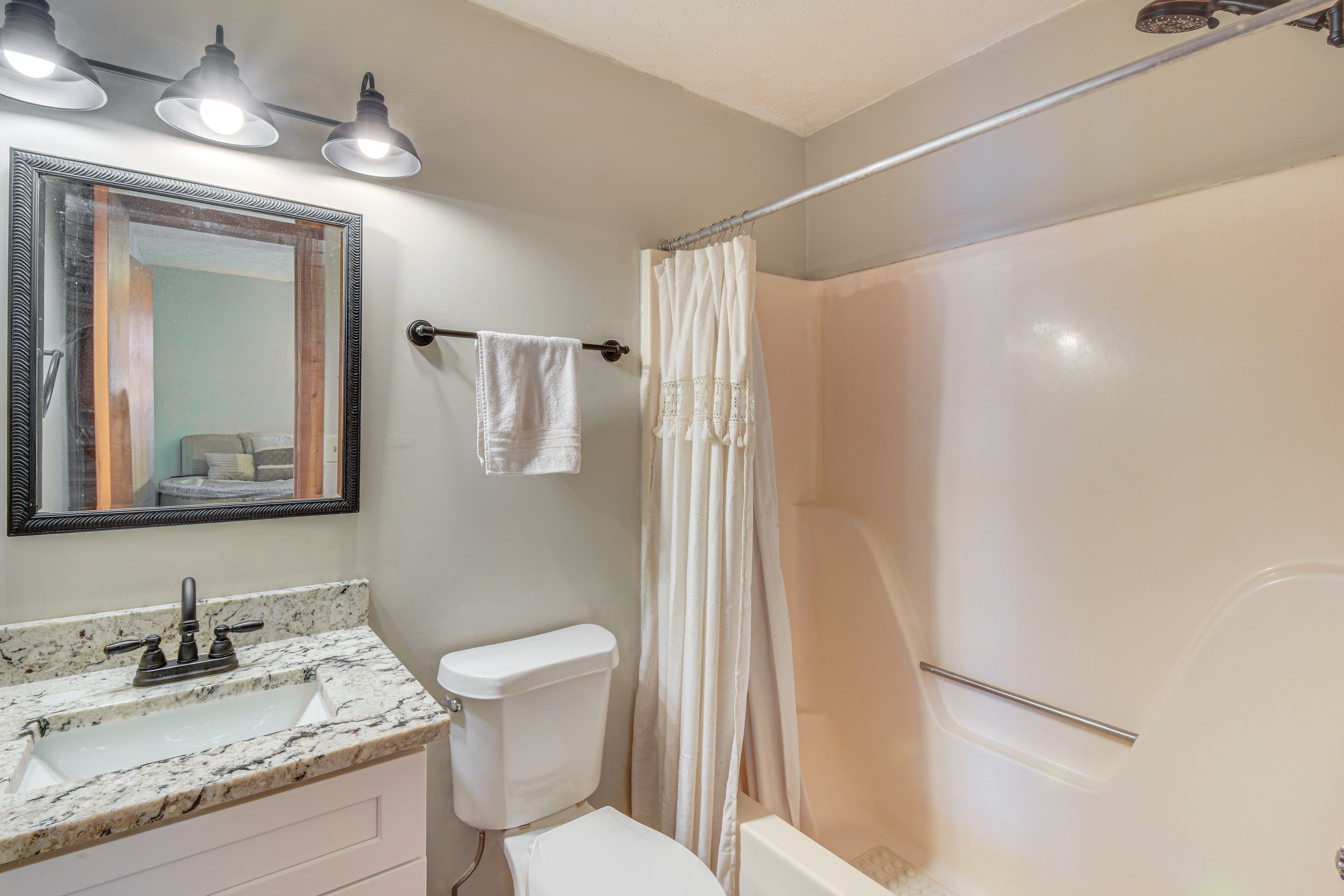 Bathroom | 2nd Floor