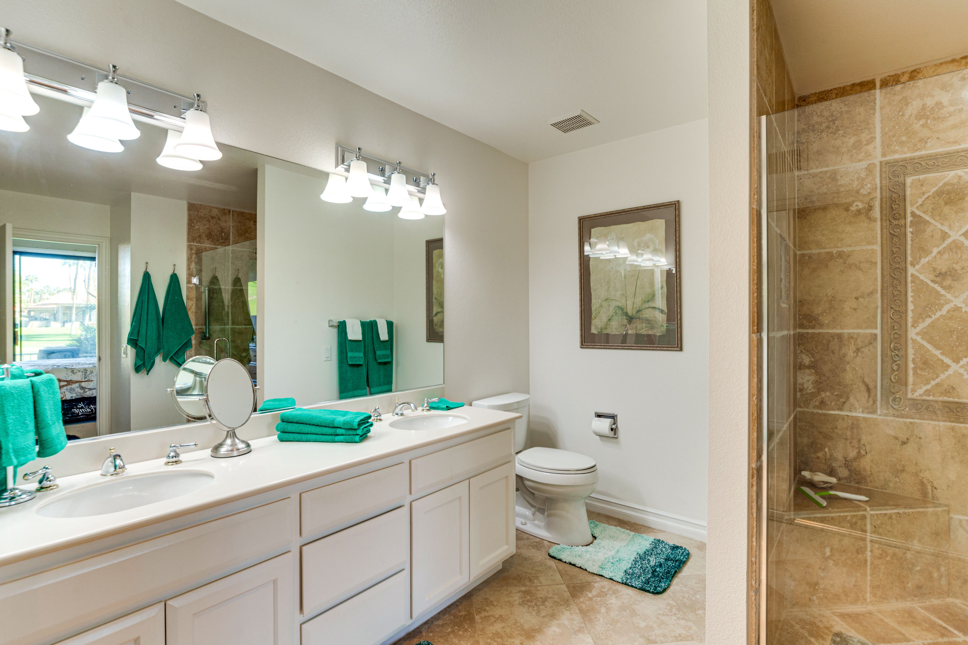 En-Suite Bathroom | Towels Provided