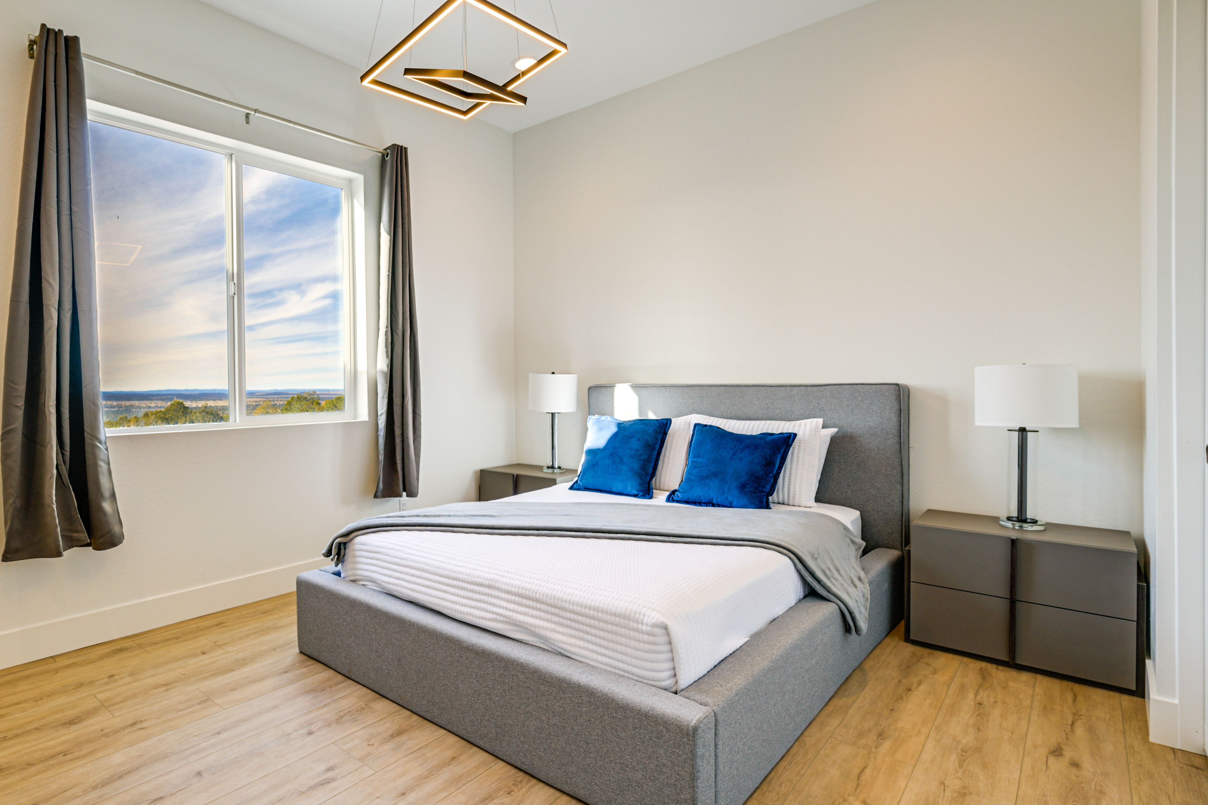 Bedroom 3 | Queen Bed