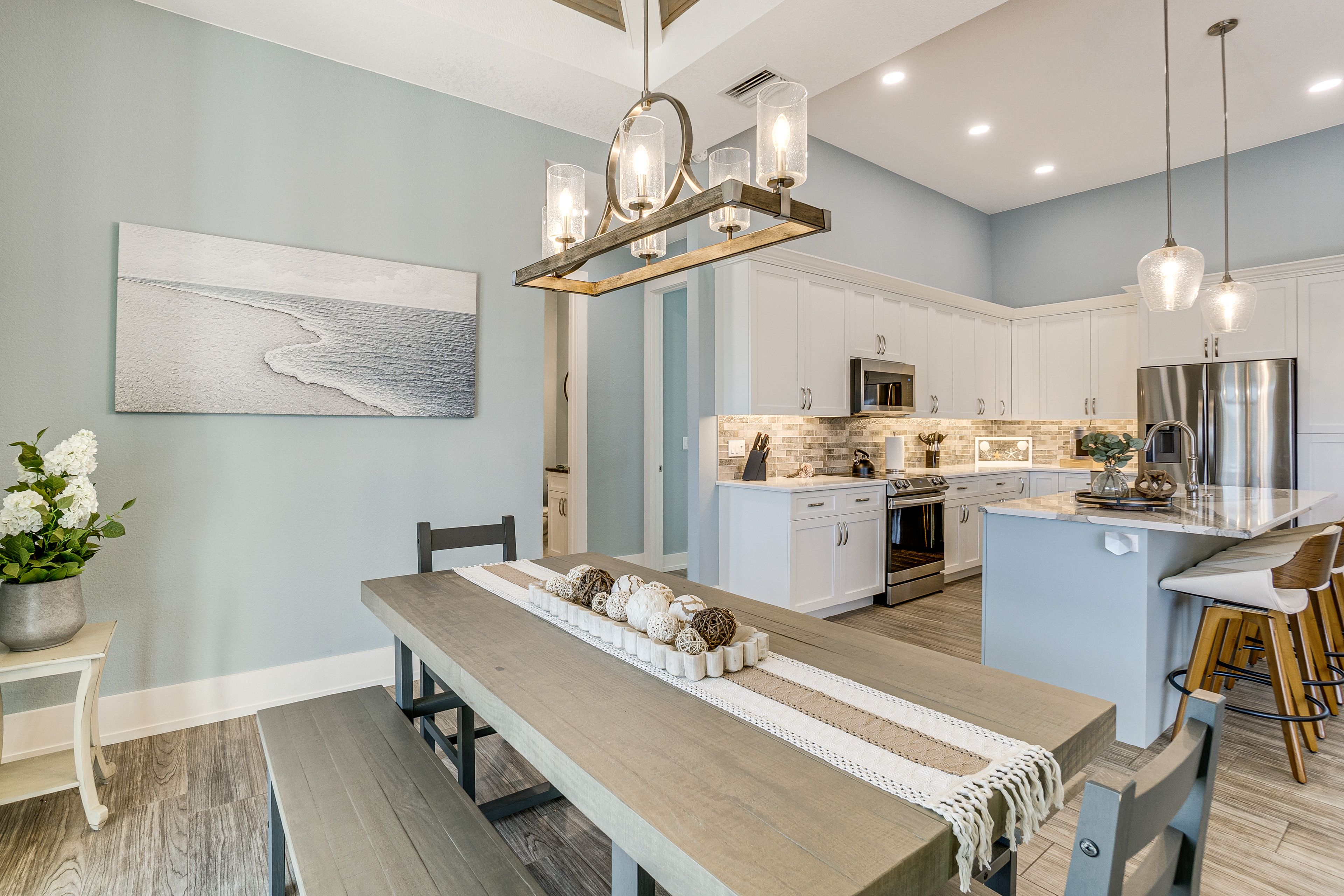 Dining Area | Dishware/Flatware Provided