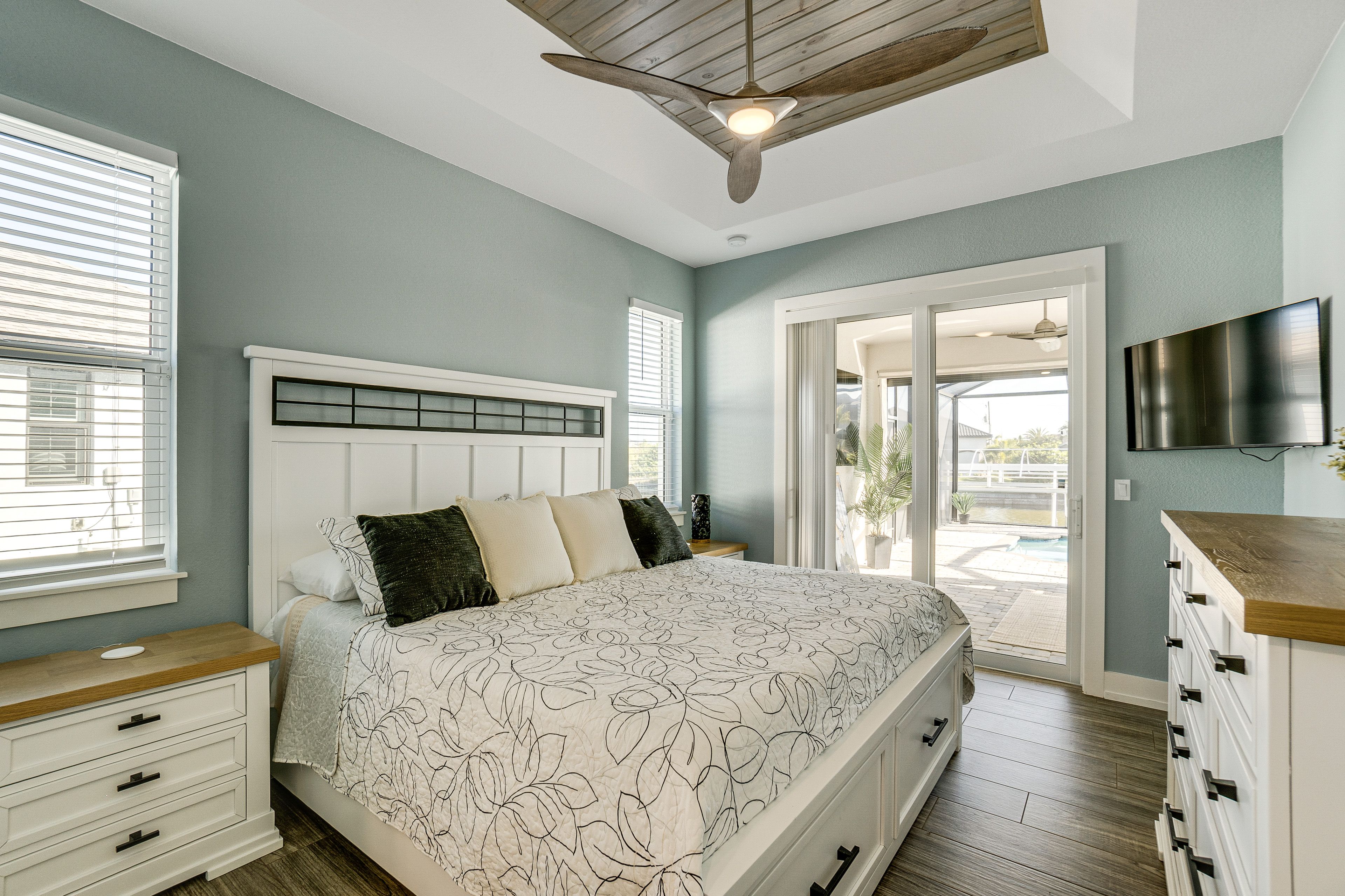 Bedroom 1 | King Bed