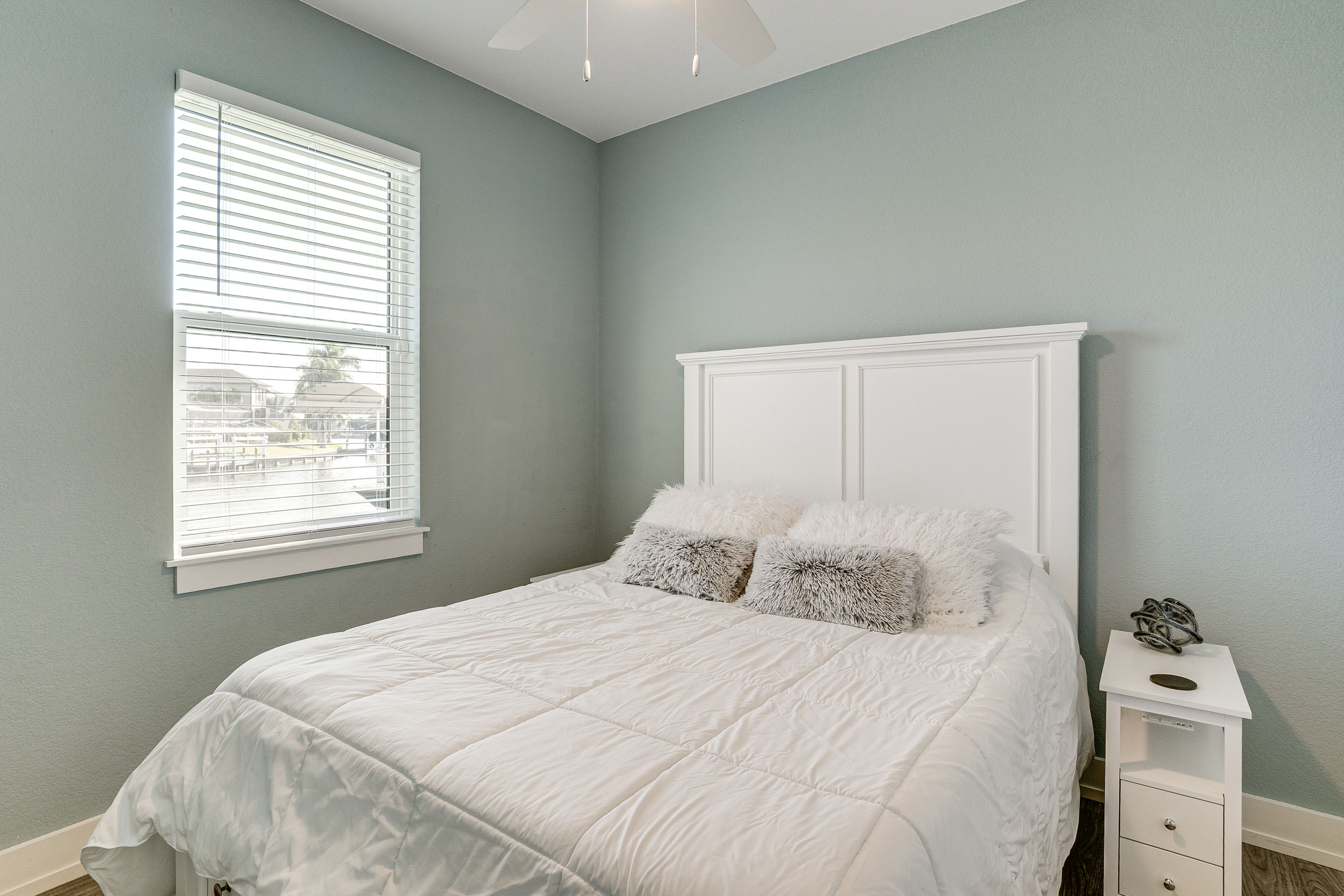Bedroom 2 | Queen Bed
