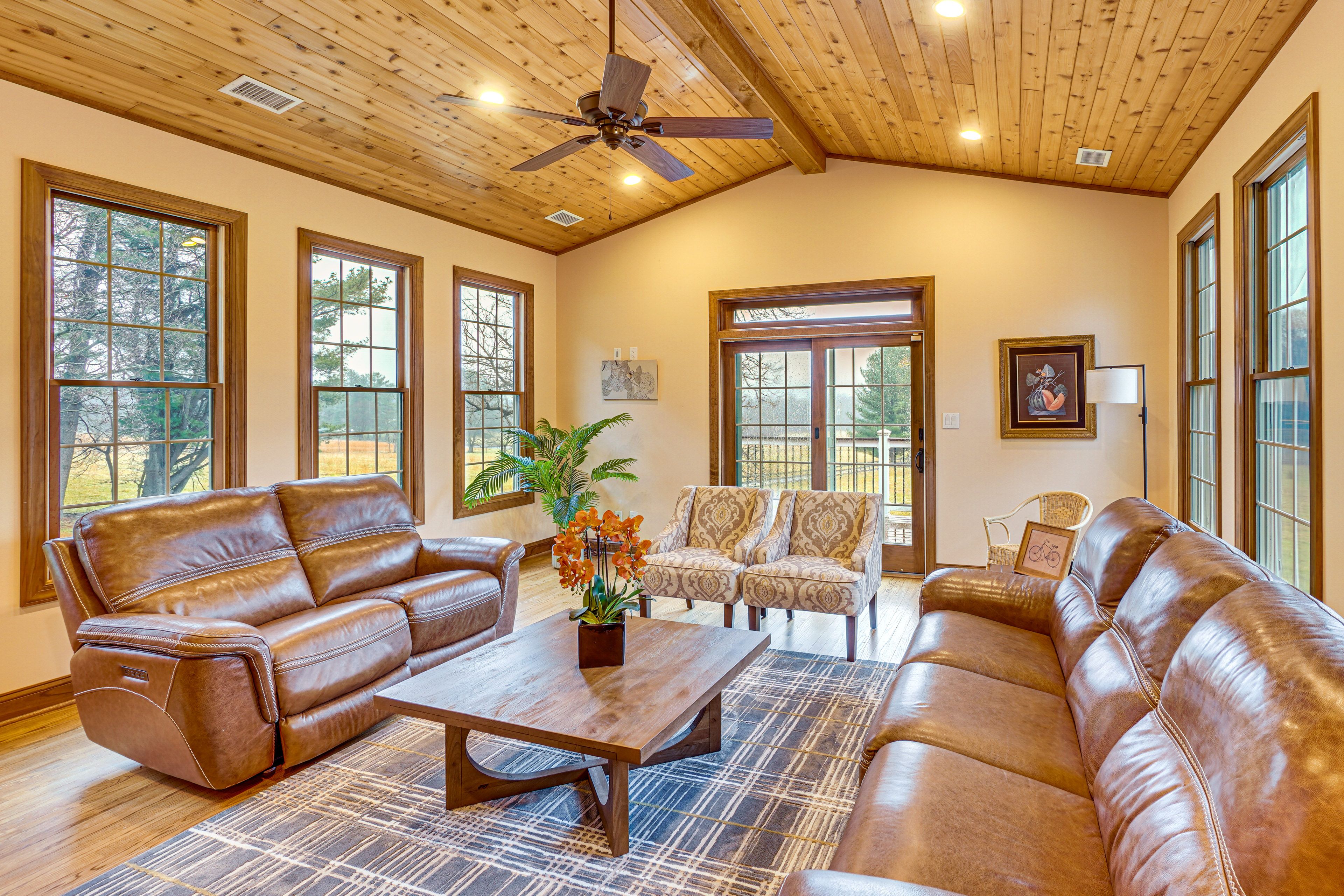 Purcellville Vacation Rental | 4BR | 4BA | 3,600 Sq Ft | Stairs Required