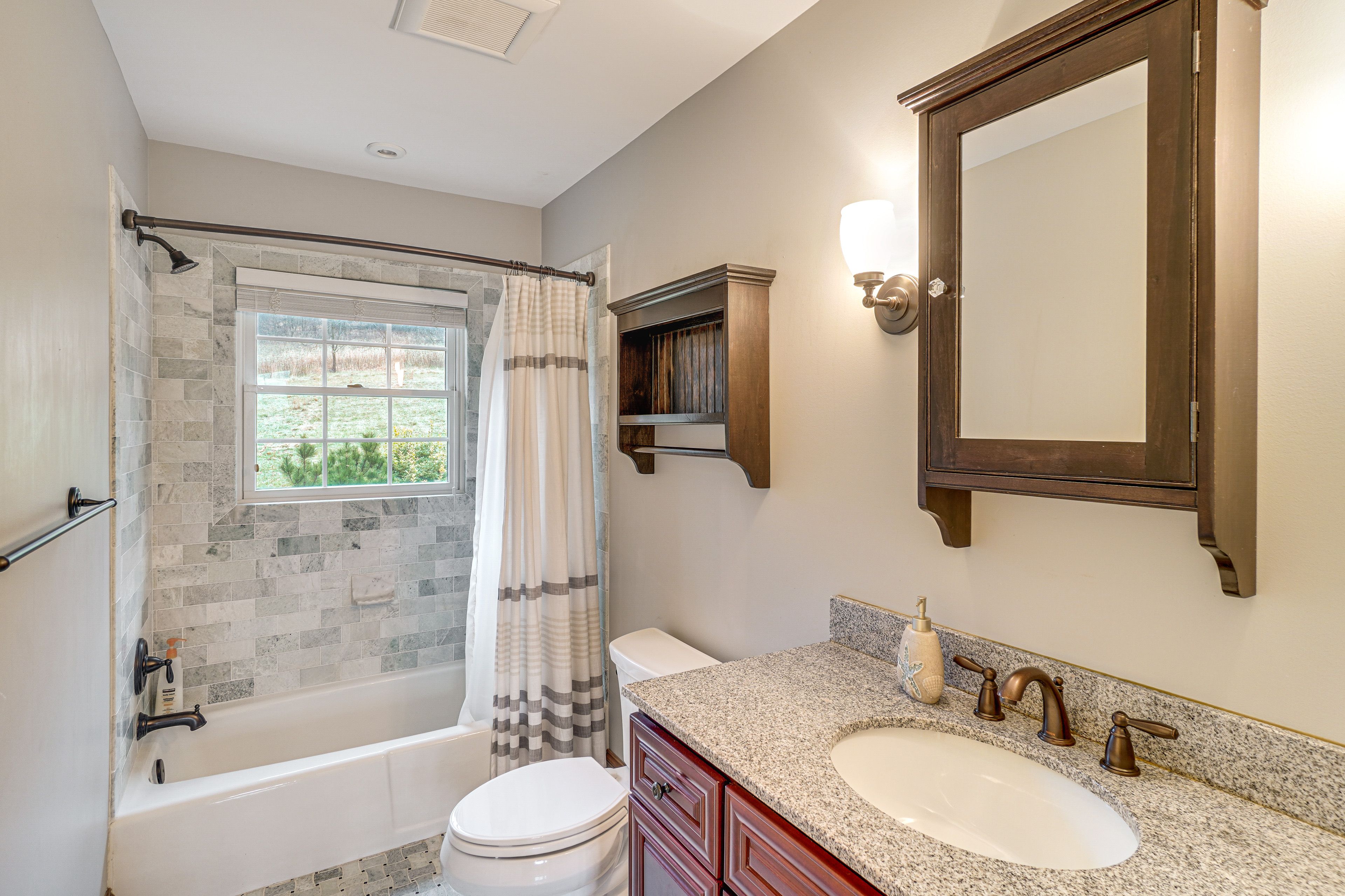 Full Bathroom | Main Level