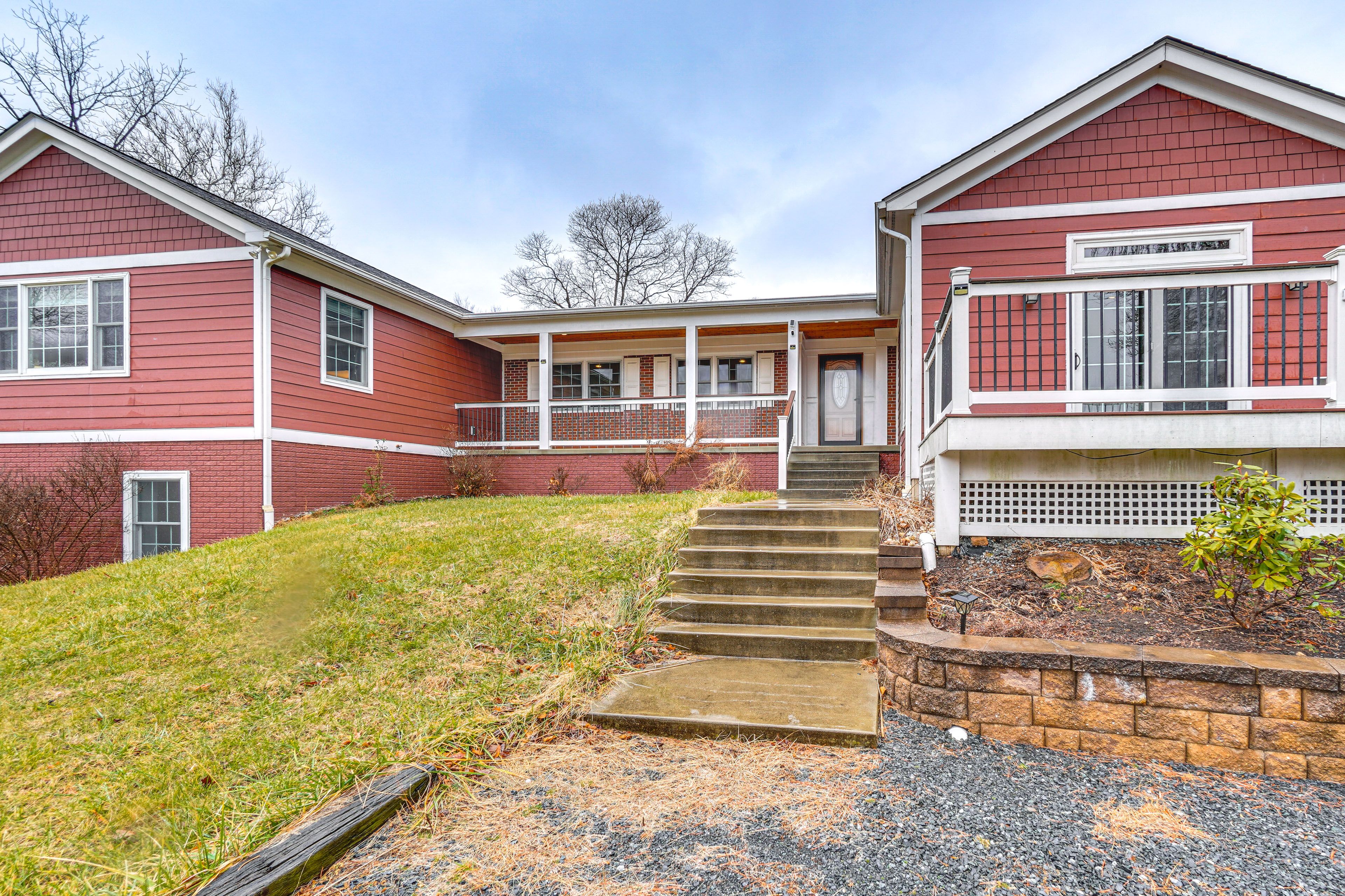 Home Exterior | Driveway (5 Vehicles)