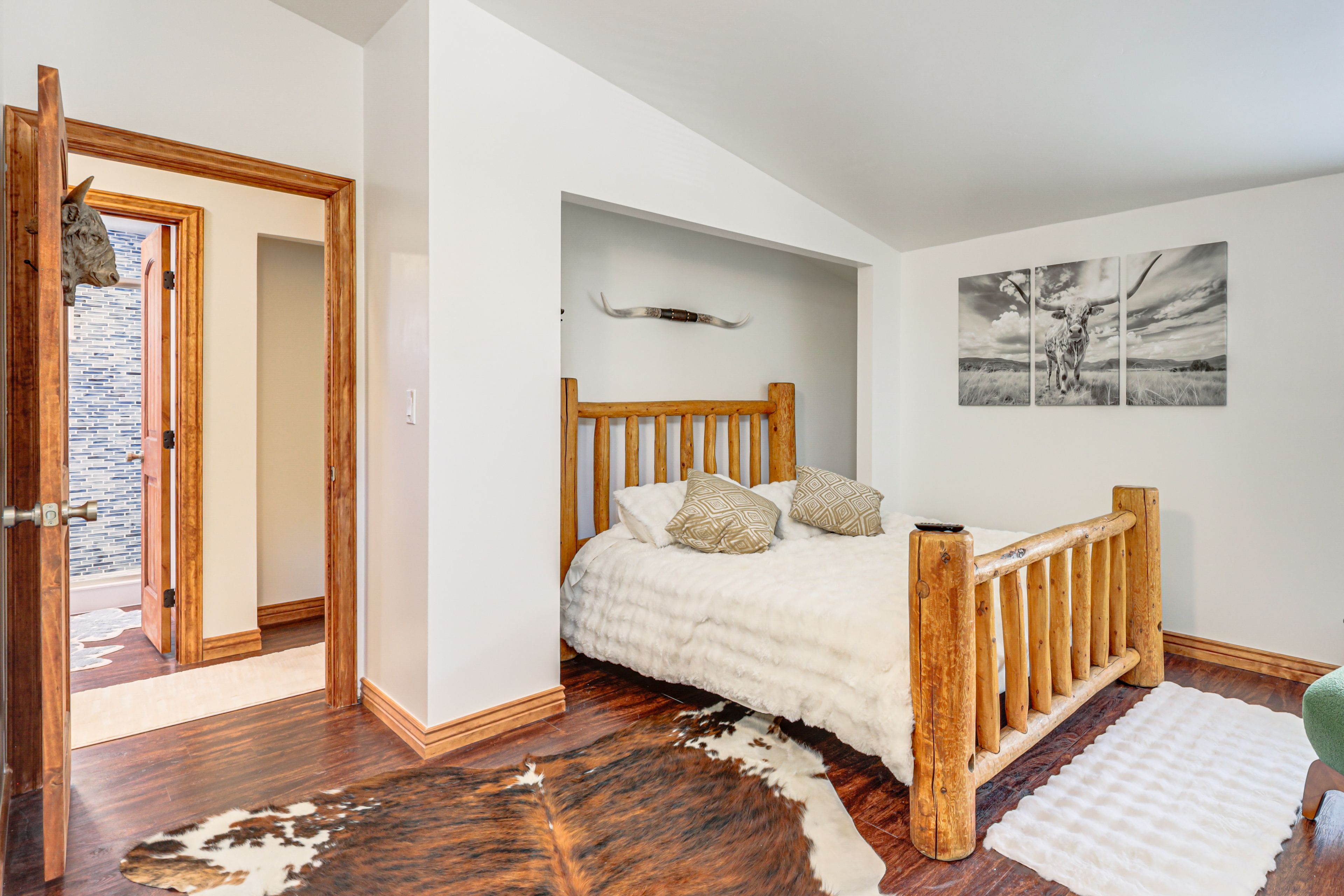 Bedroom 1 | Queen Bed | 2nd Floor