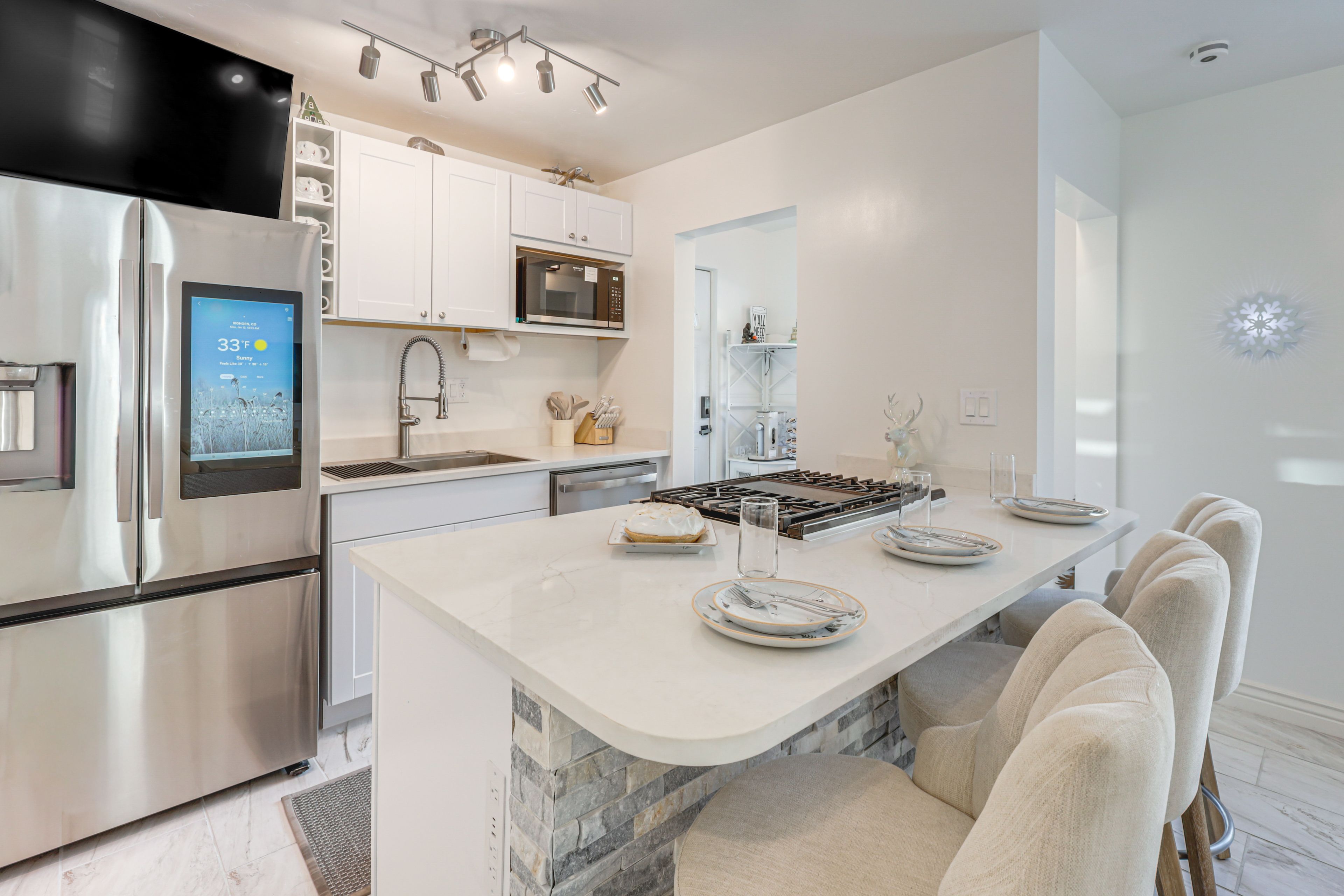 Kitchen | Ninja Coffee Maker | Dishwasher | 1st Floor