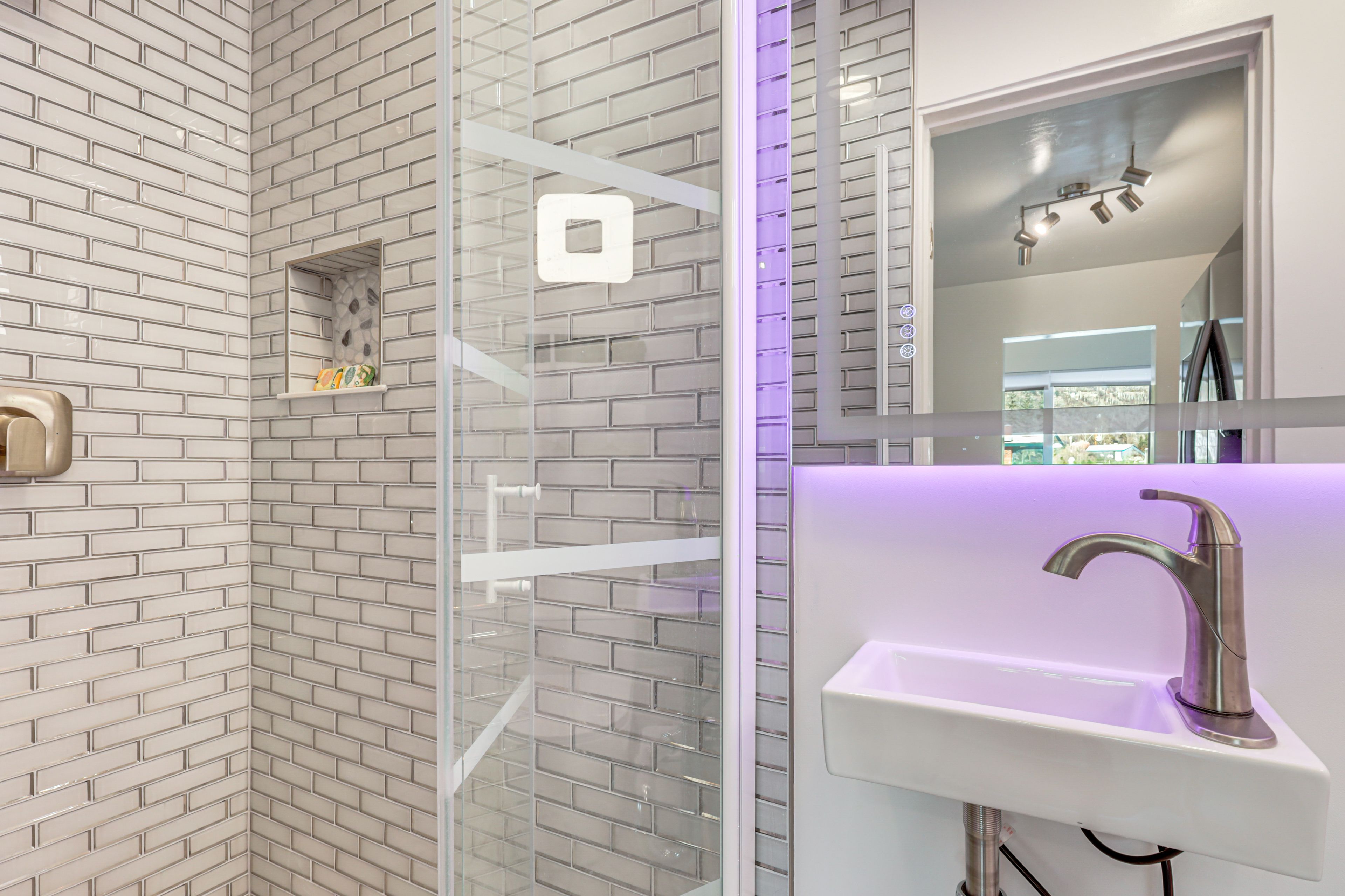 Full Bathroom | 1st Floor