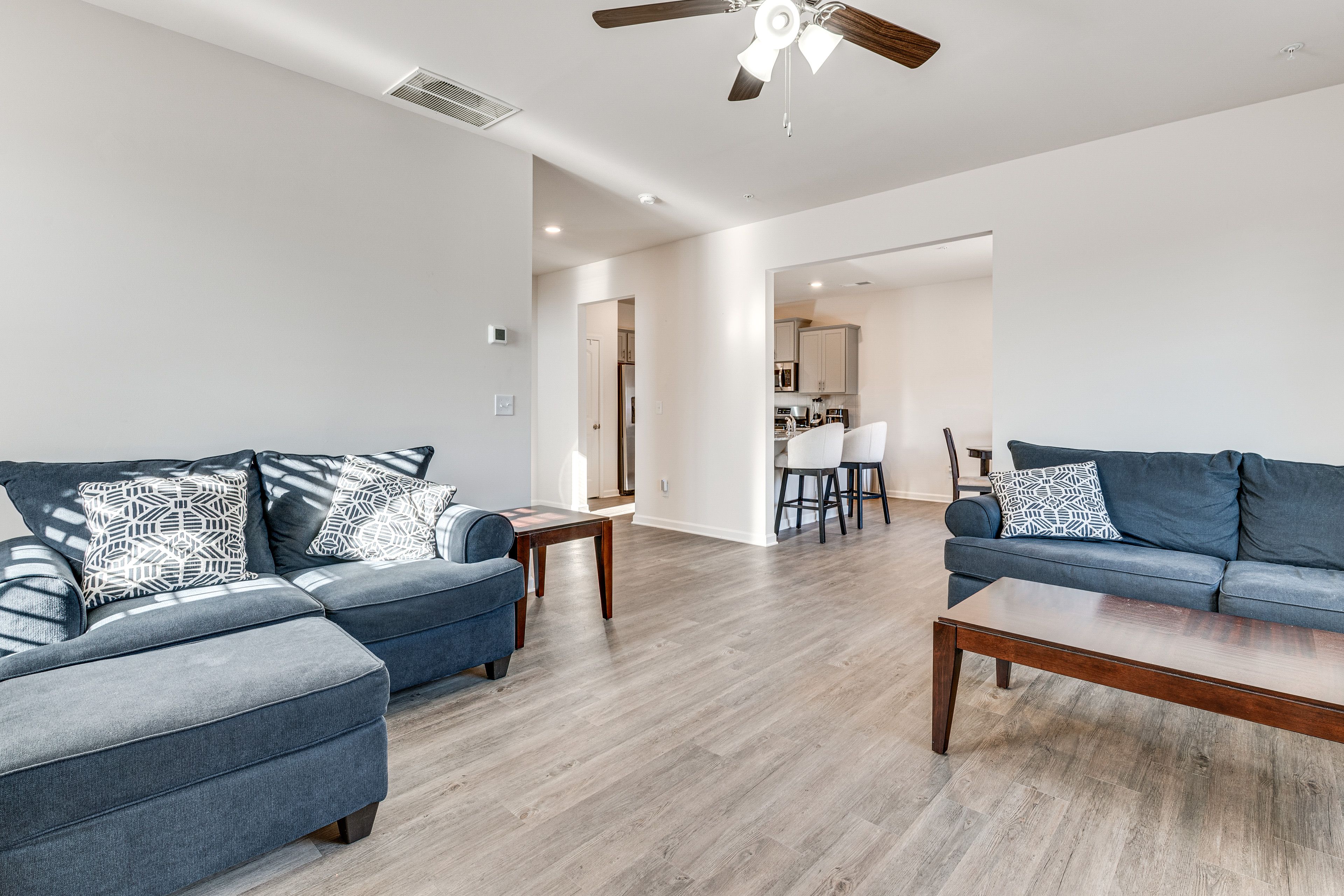 Living Room | Free WiFi | Central Heating & A/C | Smart TV | 1st Floor