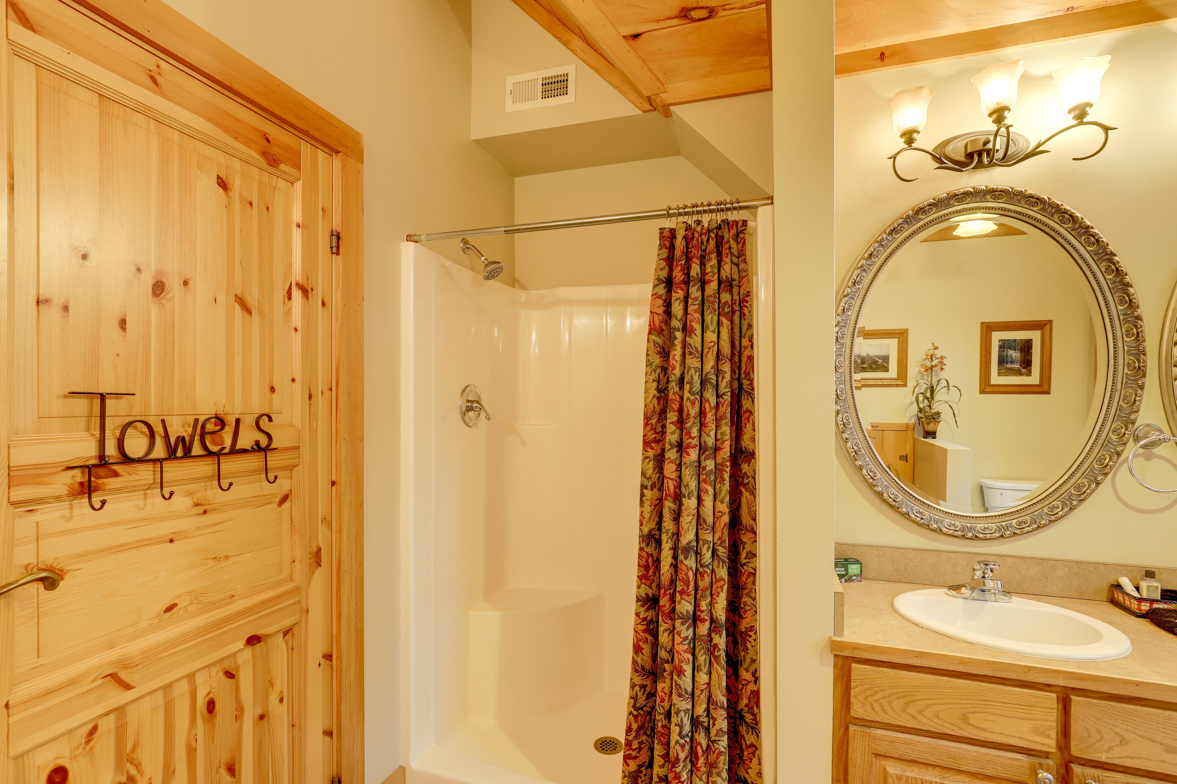 En-Suite Bathroom | Upper Level | Towels Provided | Hair Dryer
