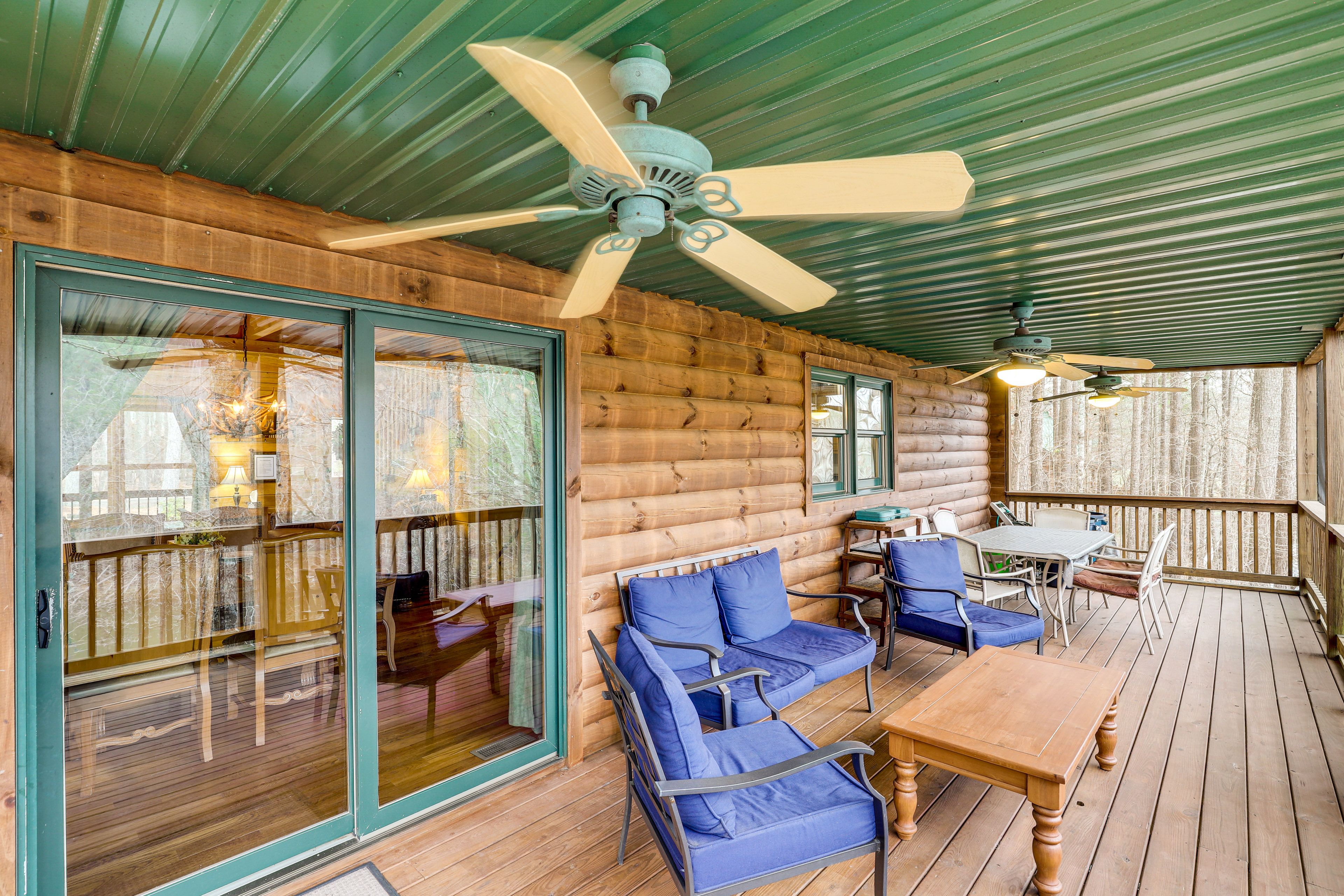 Main-Level Deck | Screened-In Section | Outdoor Dining