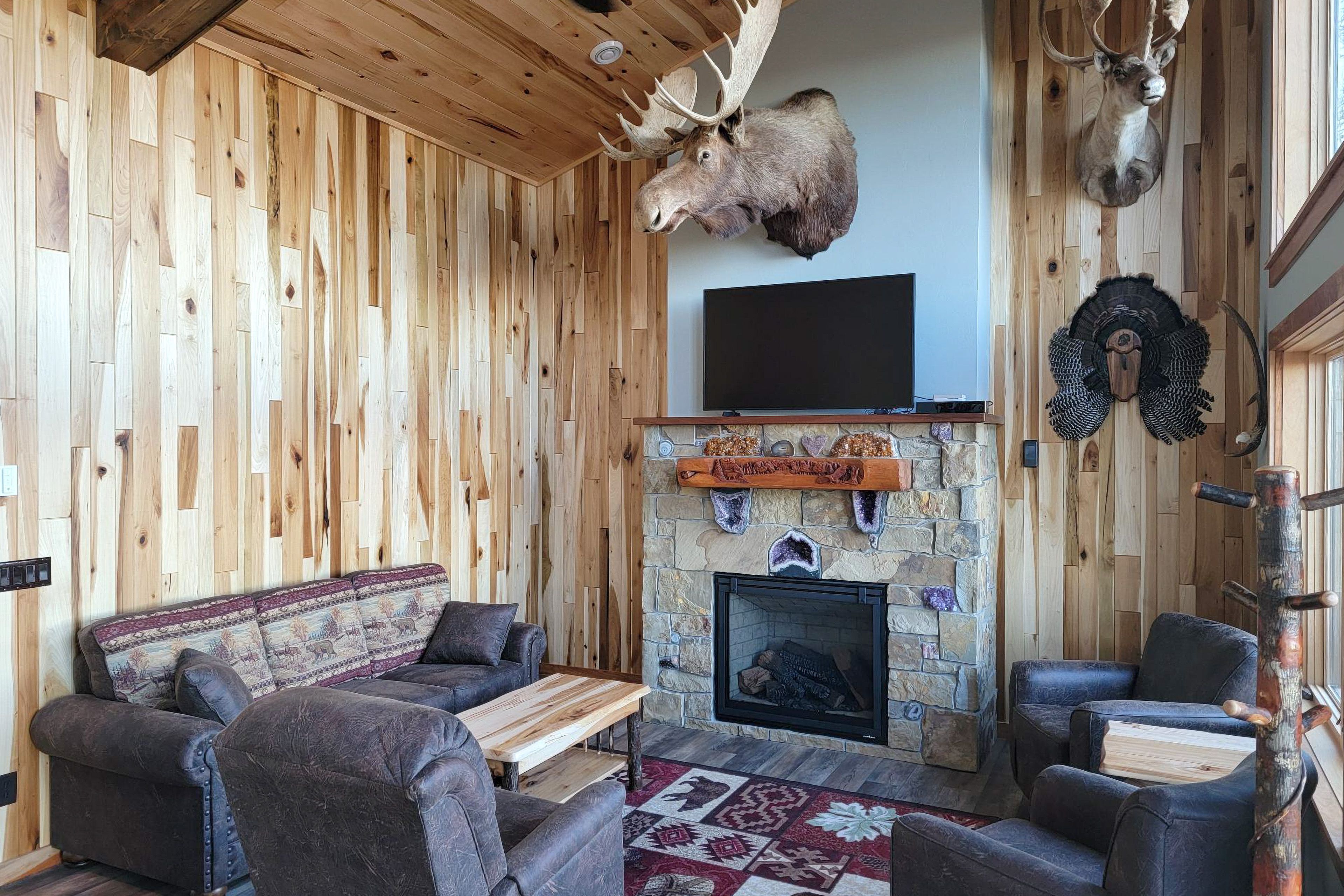 Living Room | Free WiFi | Queen Sleeper Sofa | Central Heating