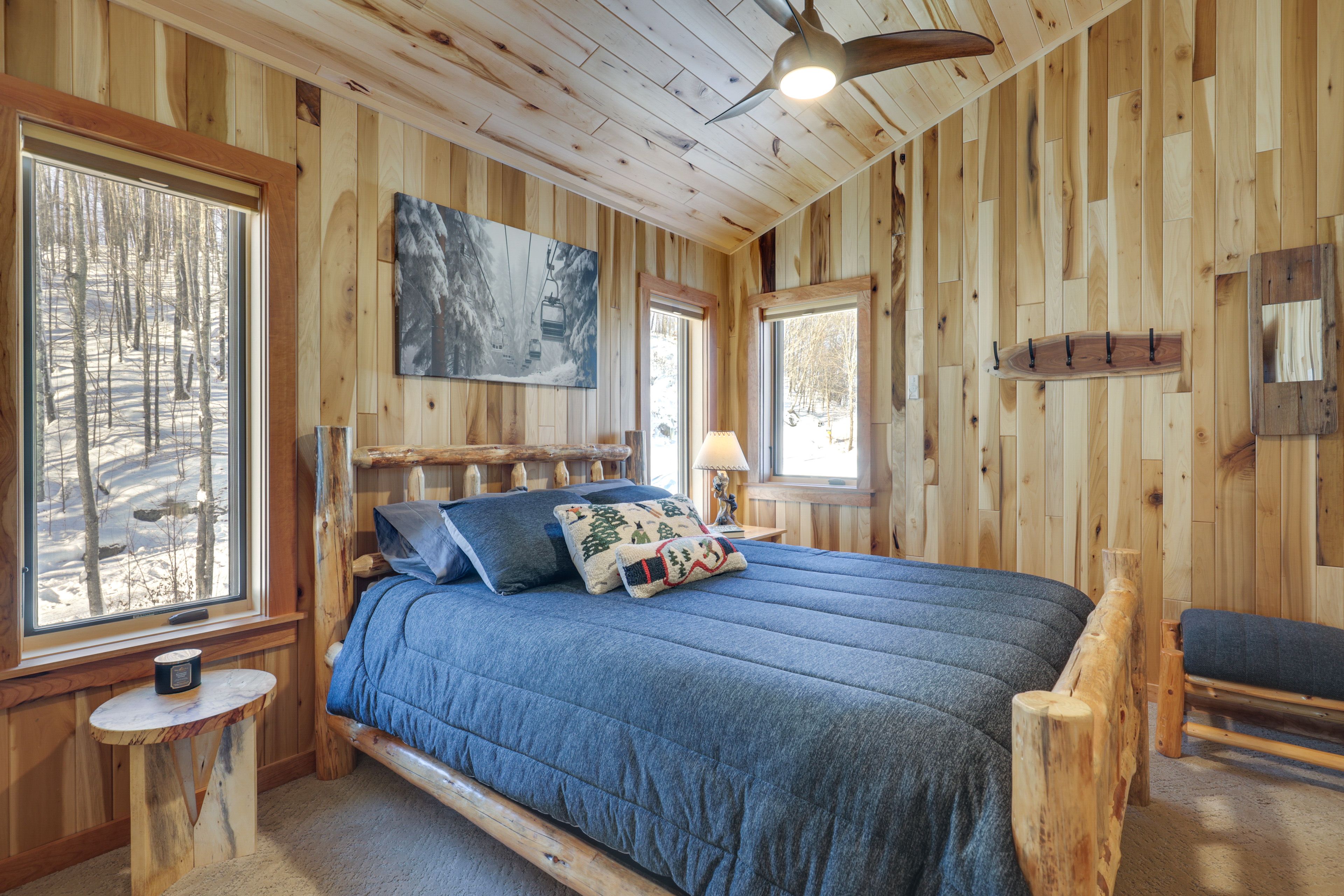 Bedroom 1 | Queen Bed