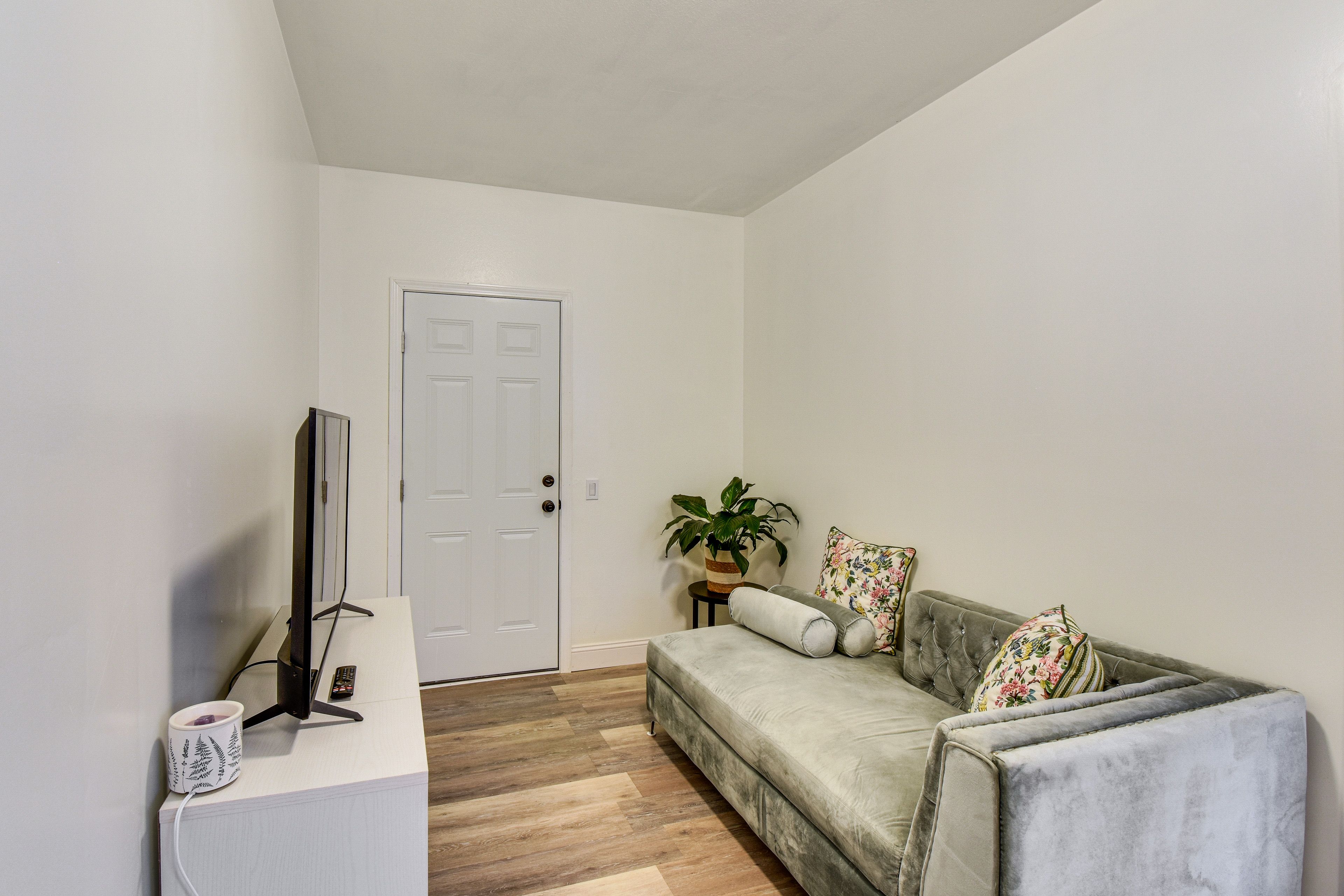 Living Area | Smart TV | Single-Story Unit