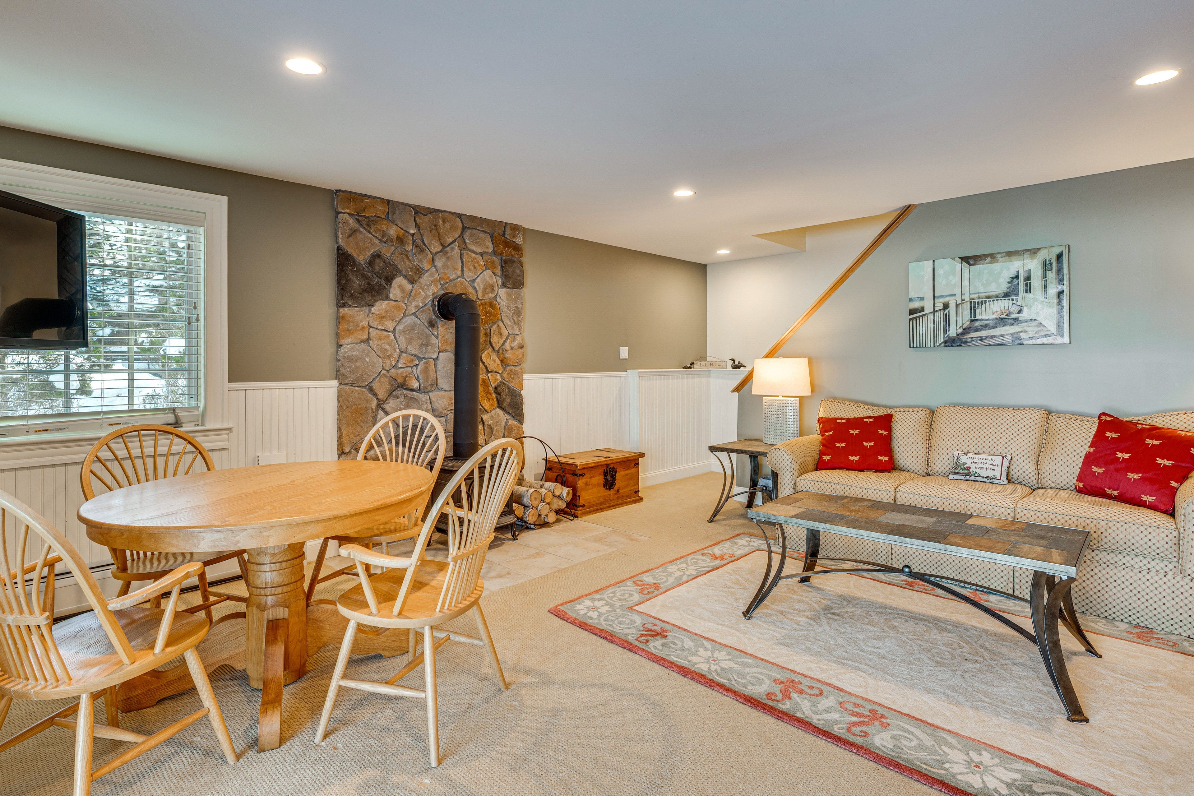 Basement | Queen Murphy Bed | Smart TV | Lower Level