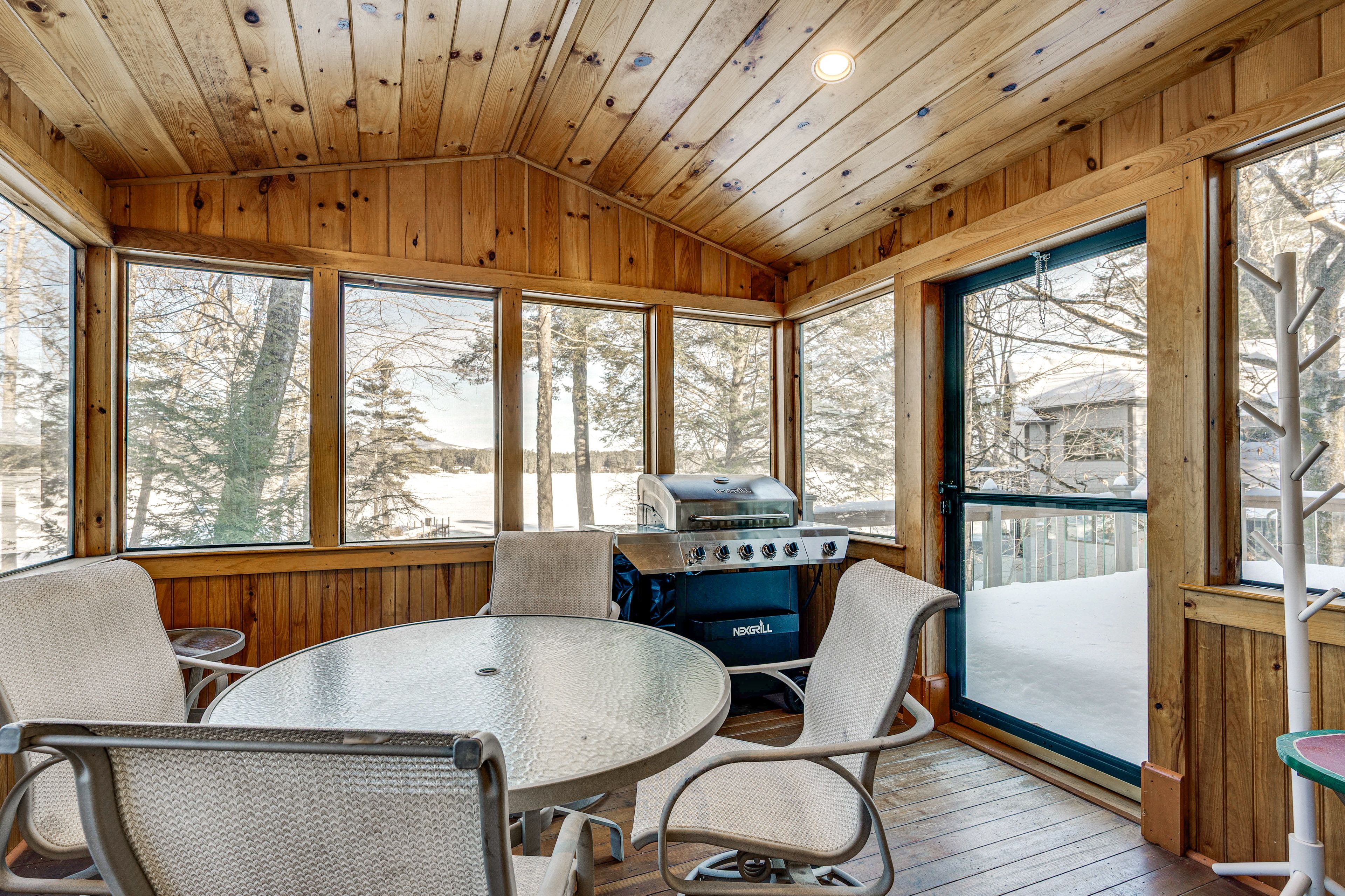 Enclosed Screened-In Porch | Gas Grill | Dining Area | Main Level