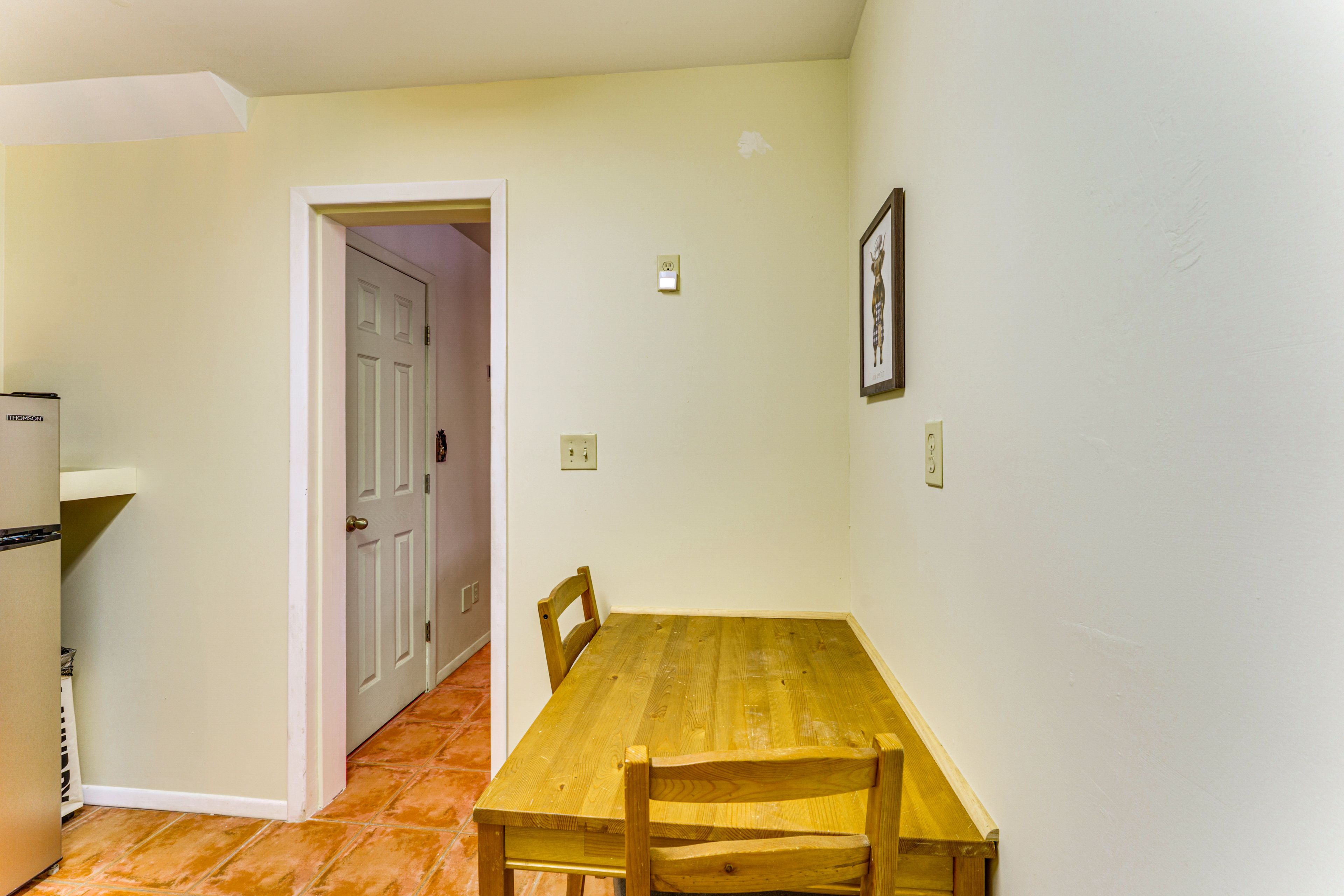 Dining Area | Dishware/Flatware Provided