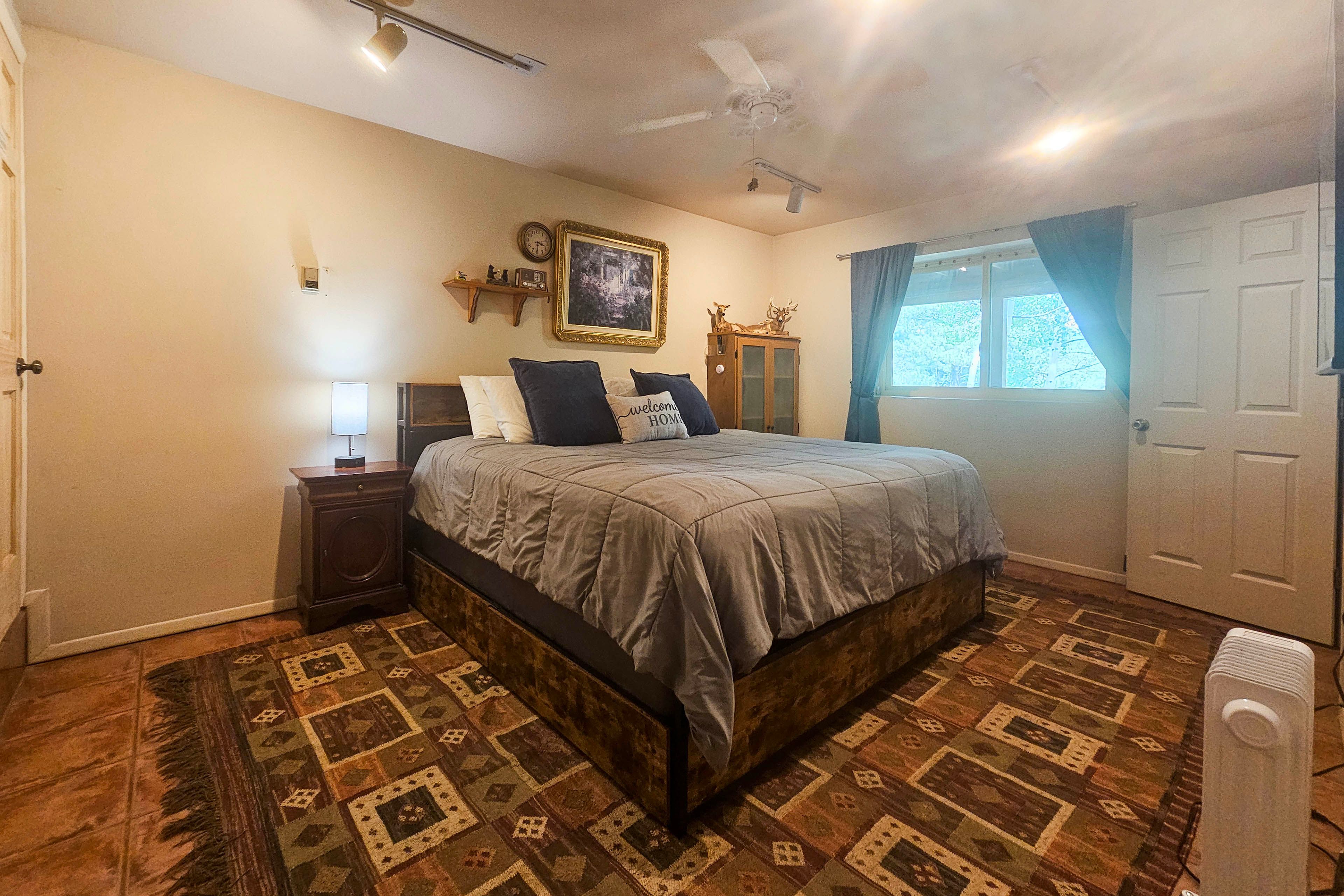 Bedroom | King Bed