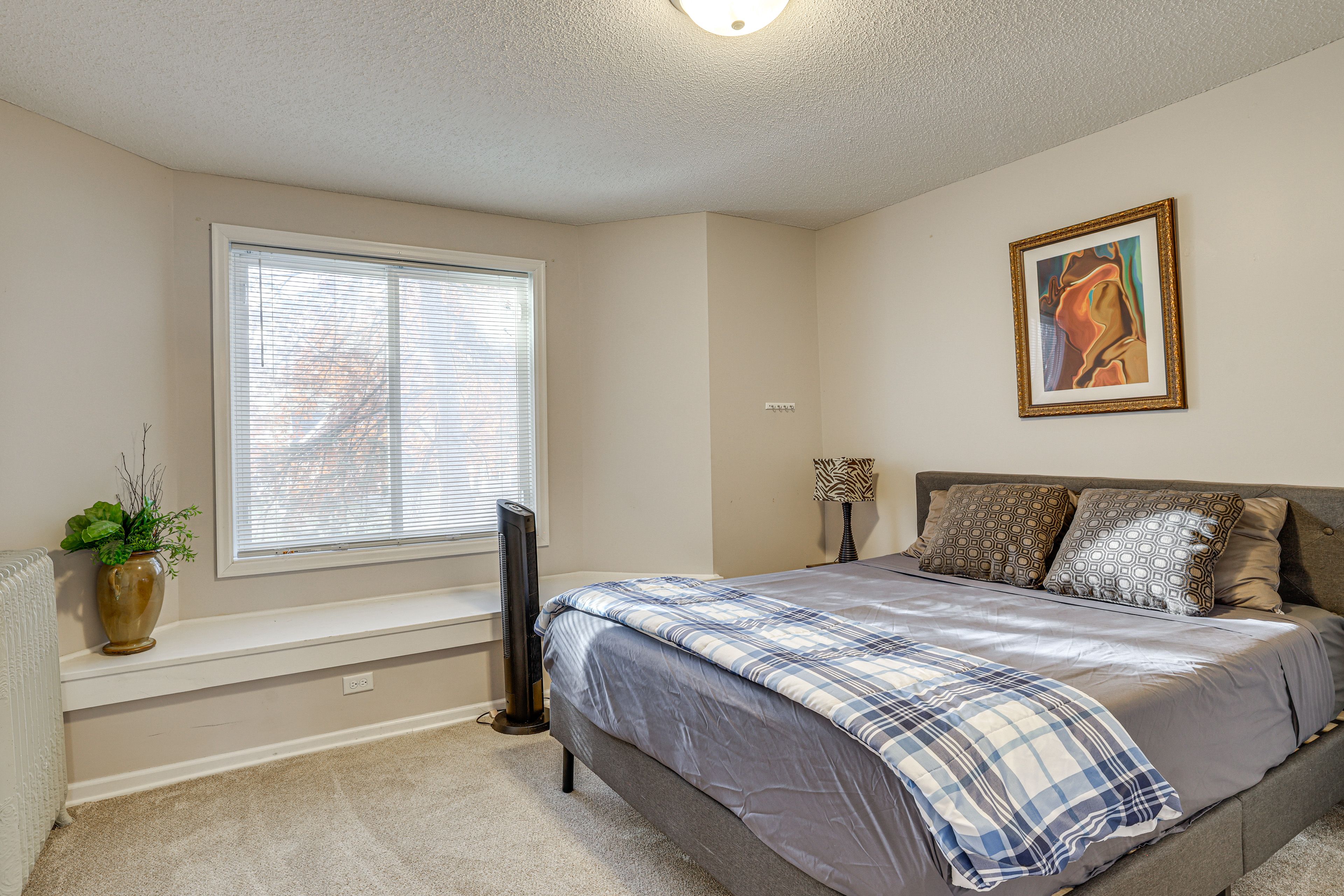 Bedroom 2 | Queen Bed | Main Level