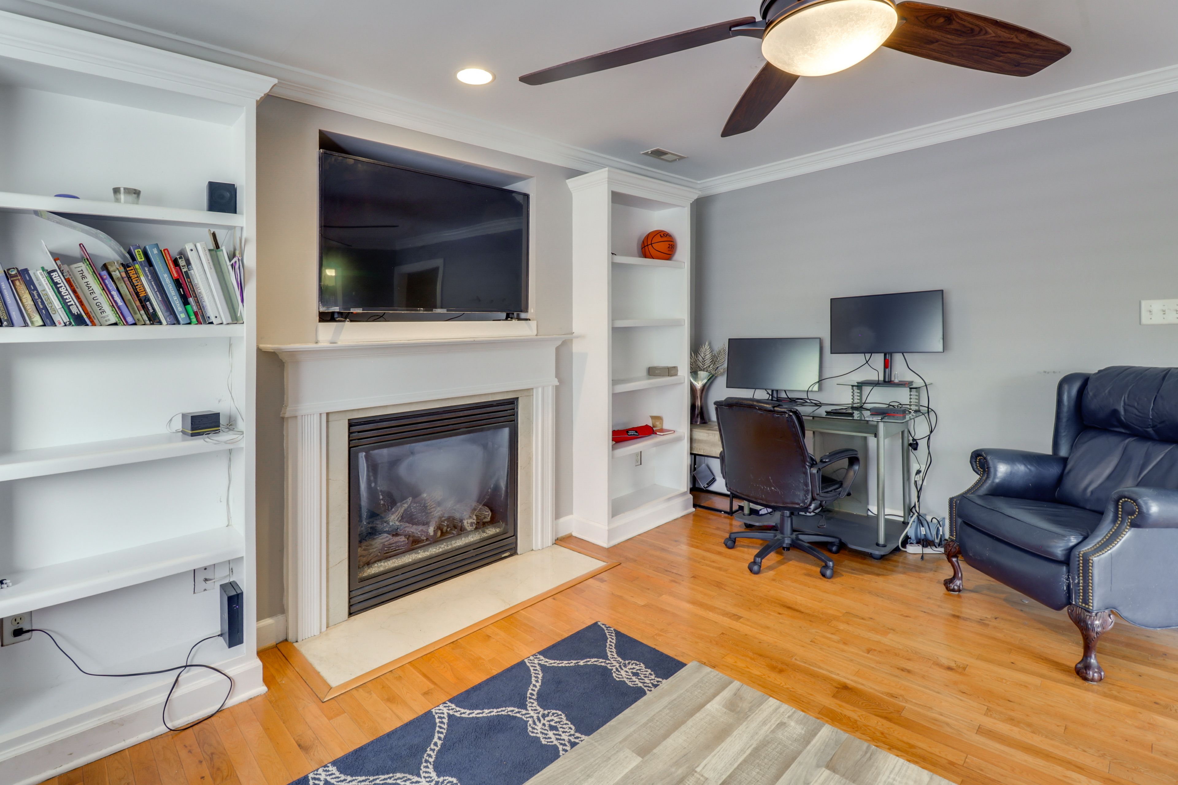 Living Room | Central A/C & Heat | Smart TV | Free WiFi | Dedicated Workspace