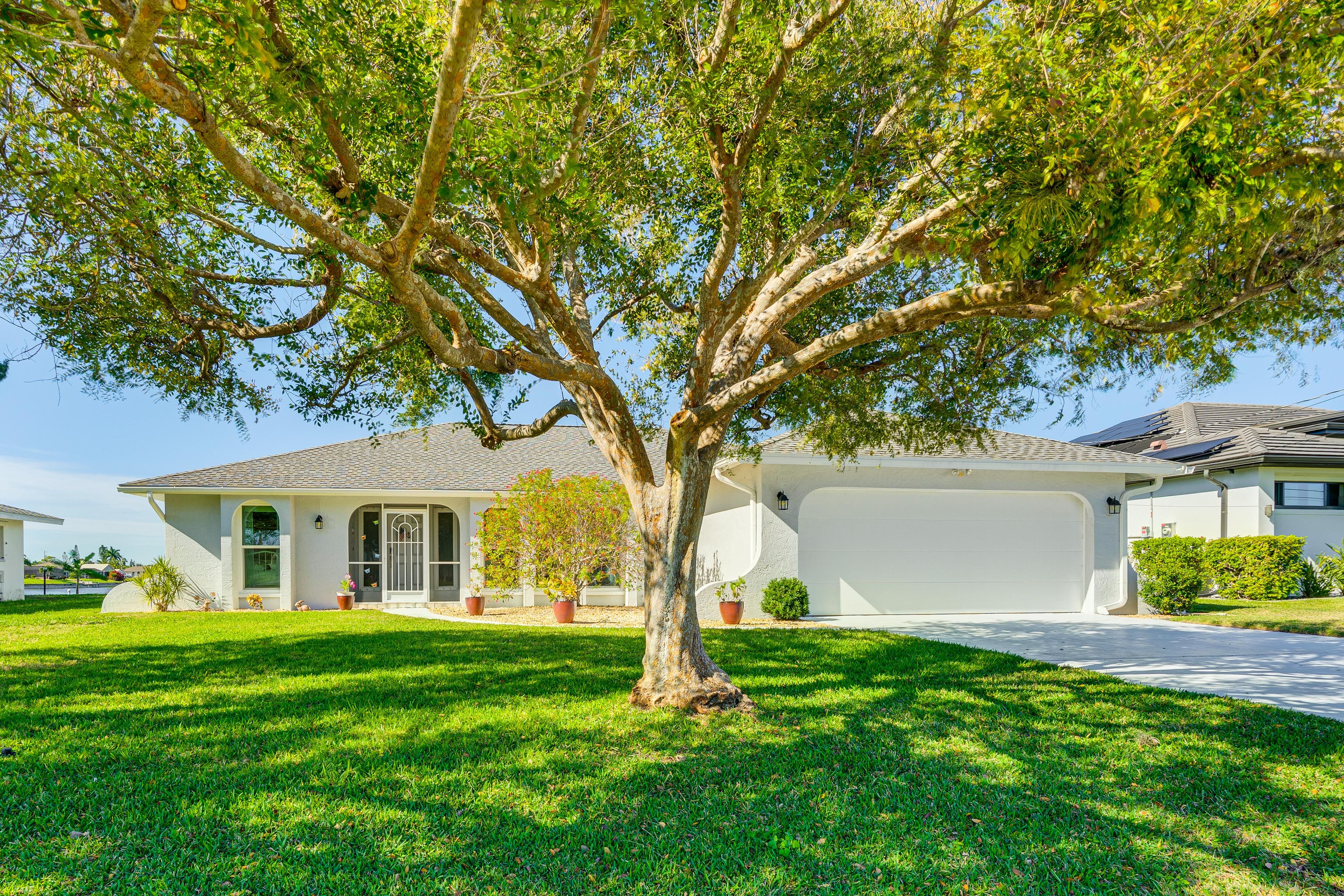 Parking | Driveway (2 Vehicles) | Garage (1 Vehicle)