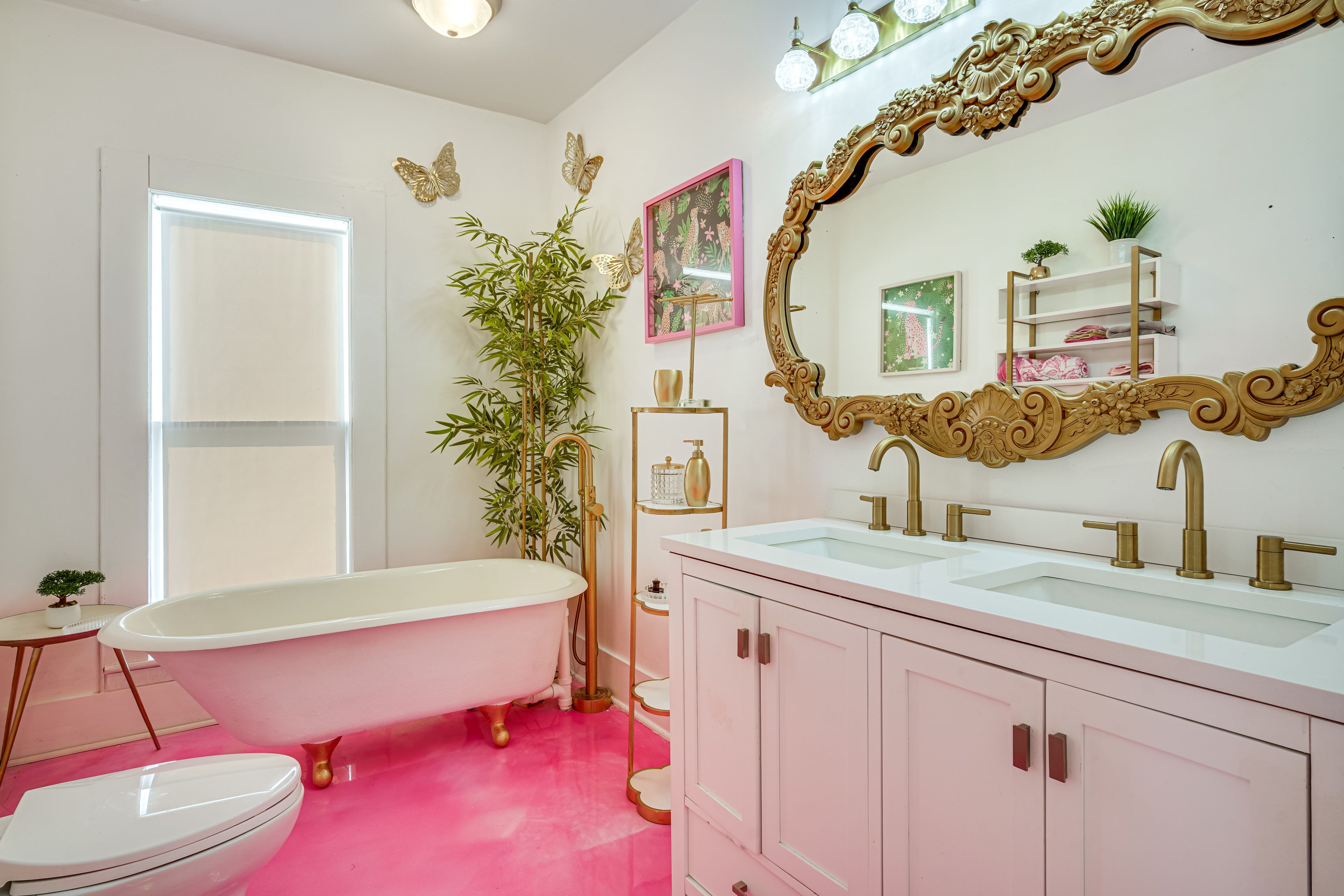 Full Bathroom | 2nd Floor