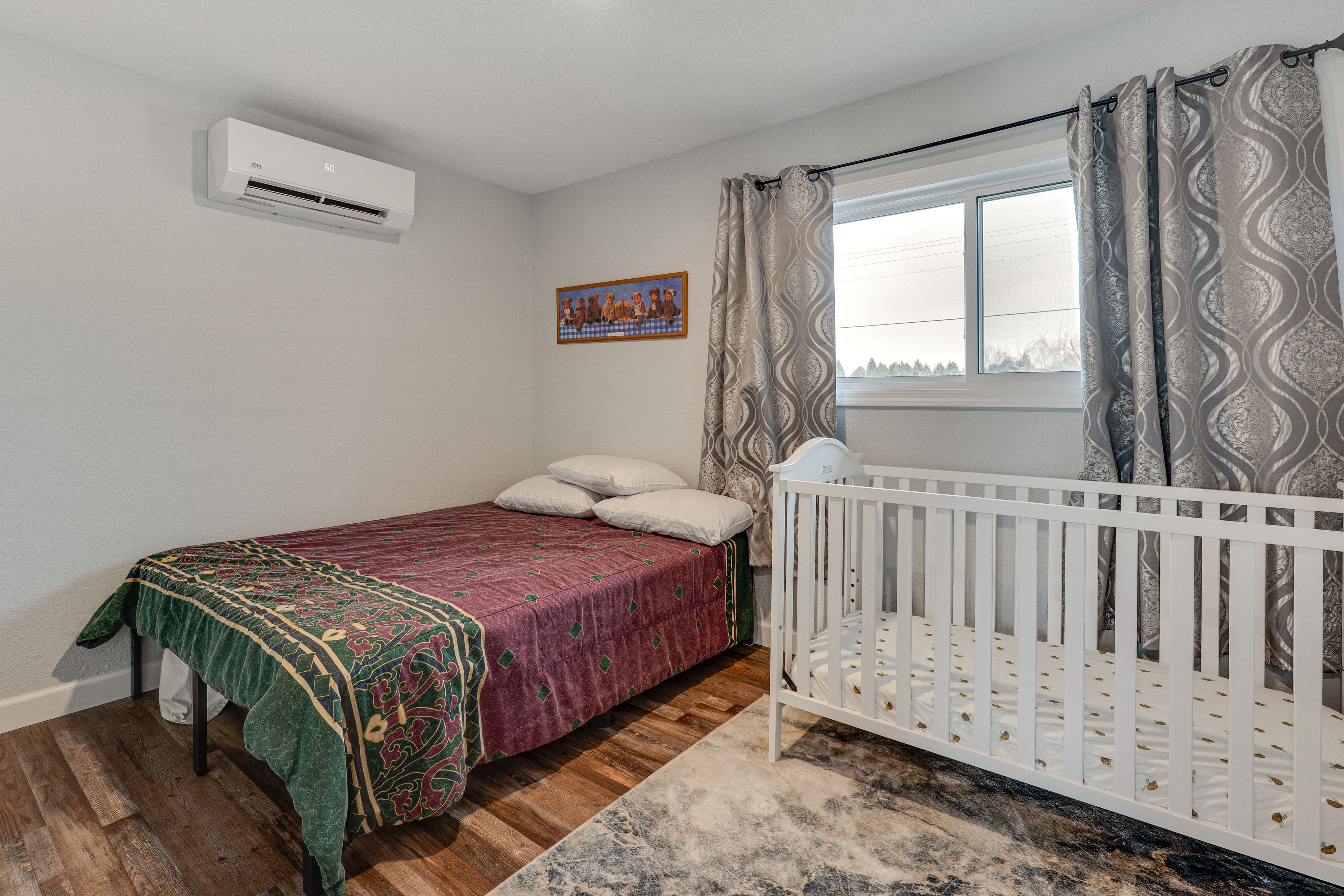 Bedroom 3 | Queen Bed | Crib