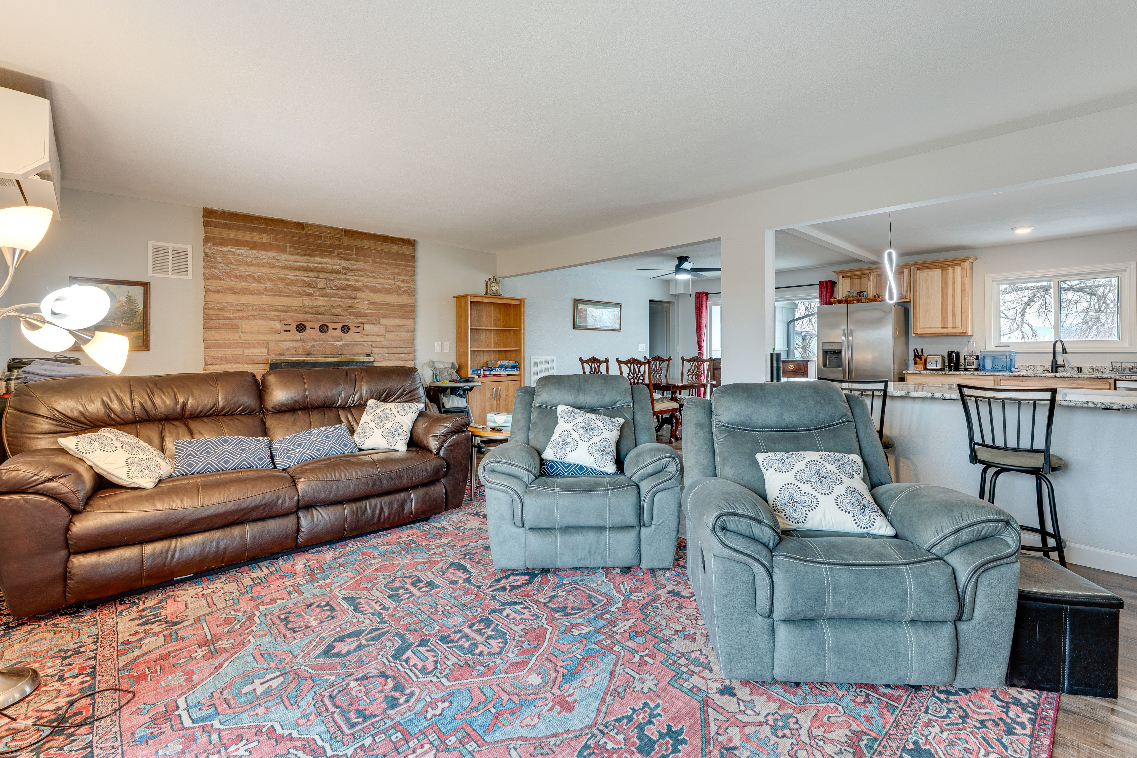 Living Room | Smart TV | Fireplace