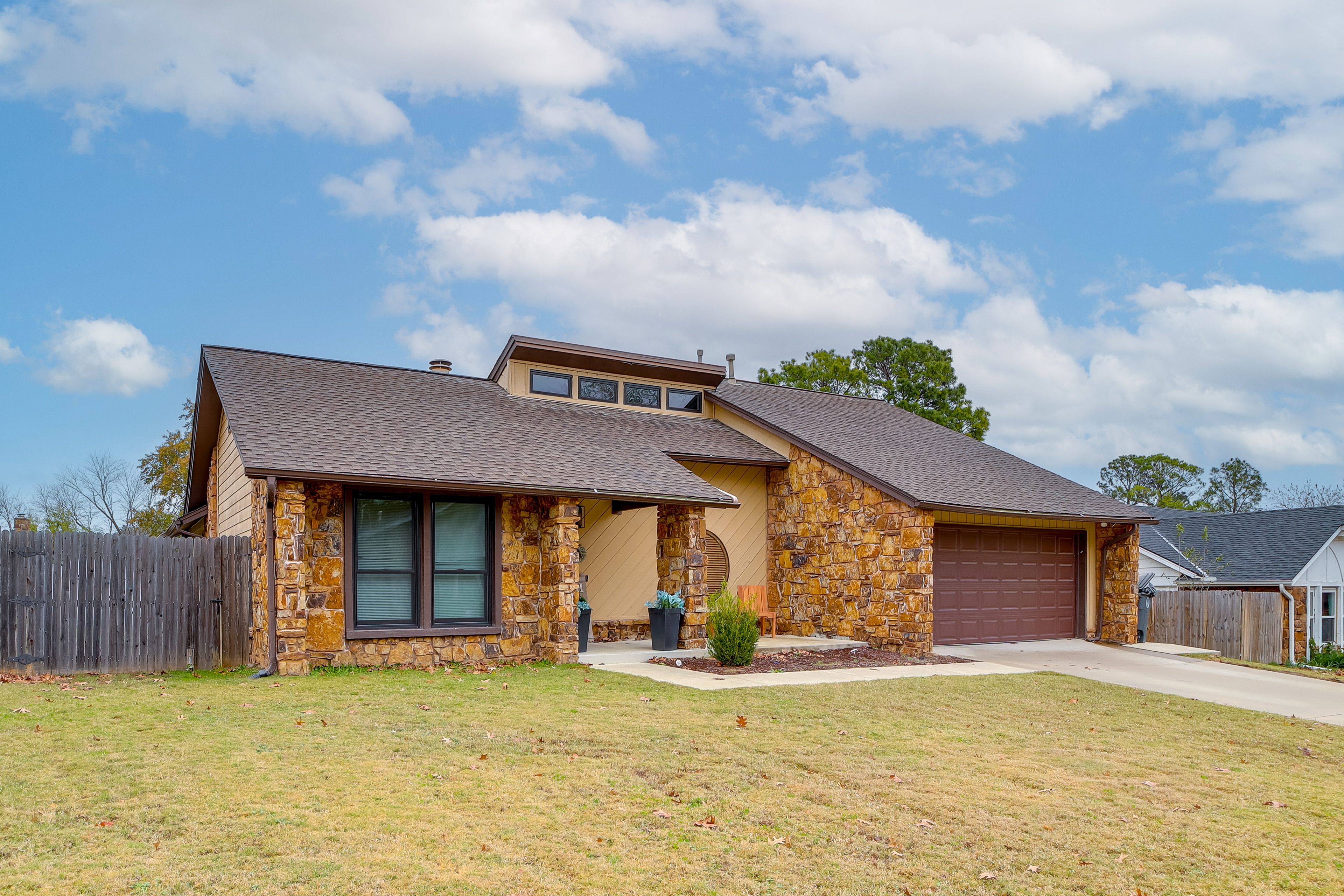 Parking | Driveway (4 Vehicles)