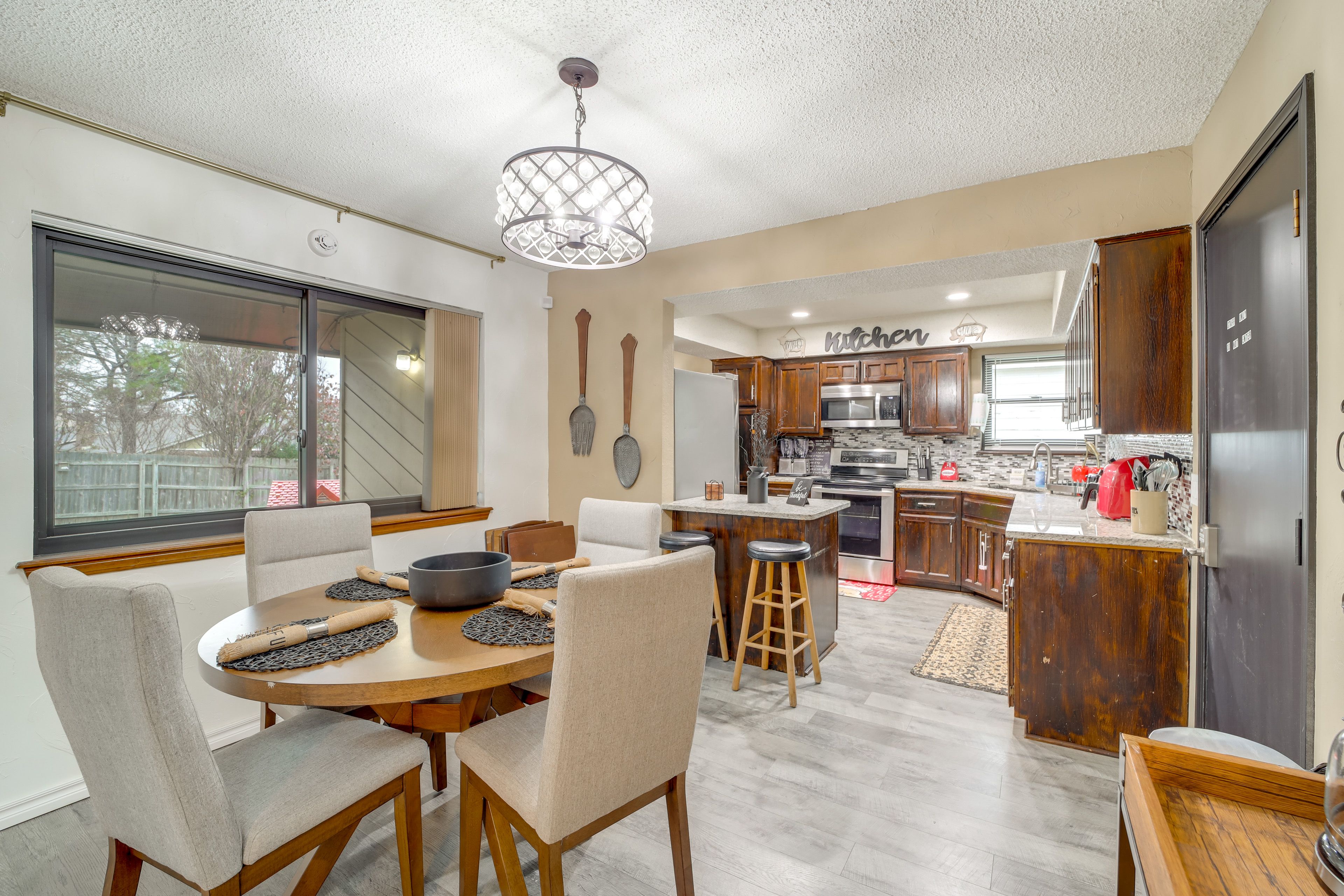 Dining Table | Breakfast Bar | Kitchen