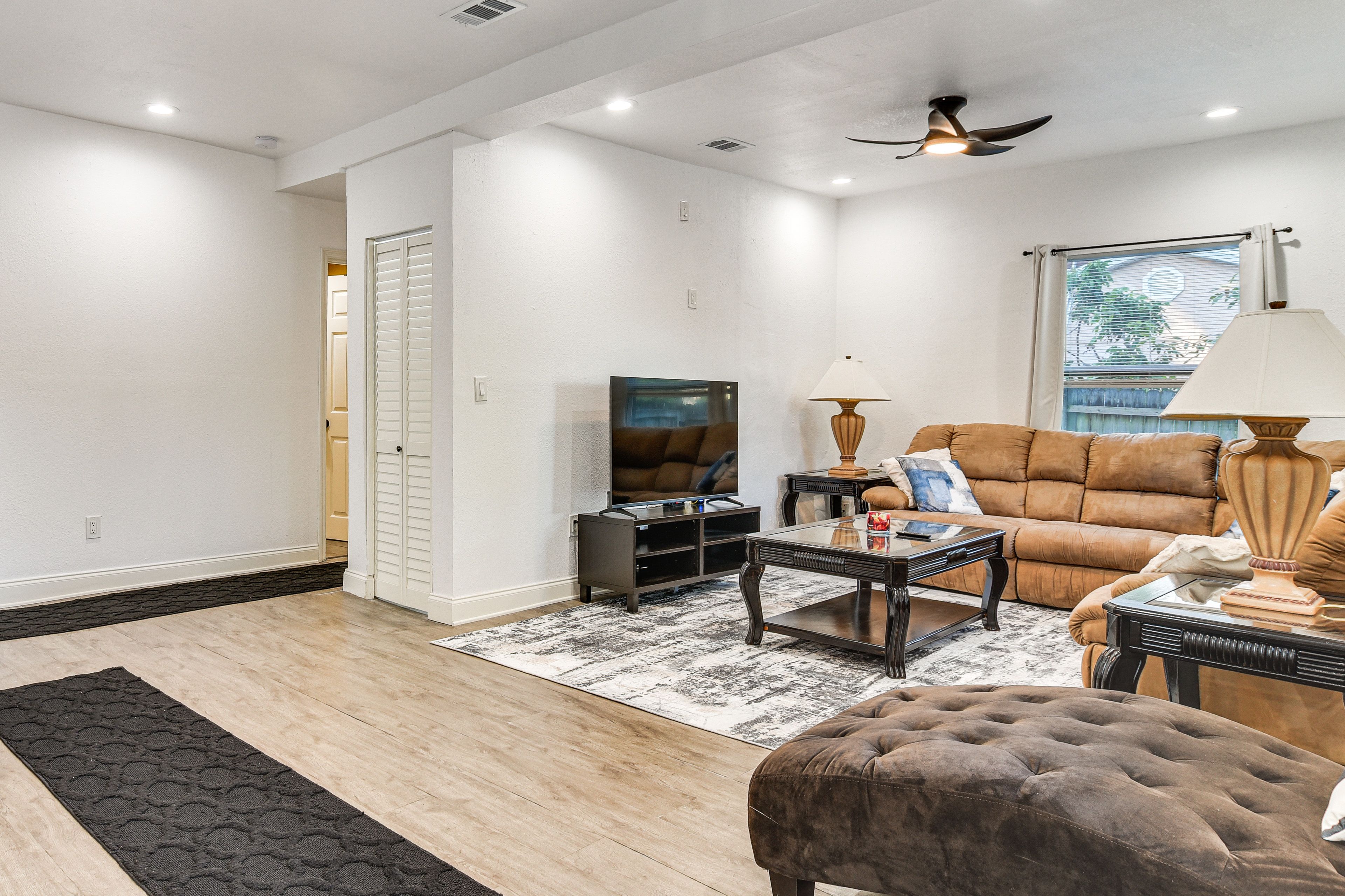 Living Room | Queen Sleeper Sofa