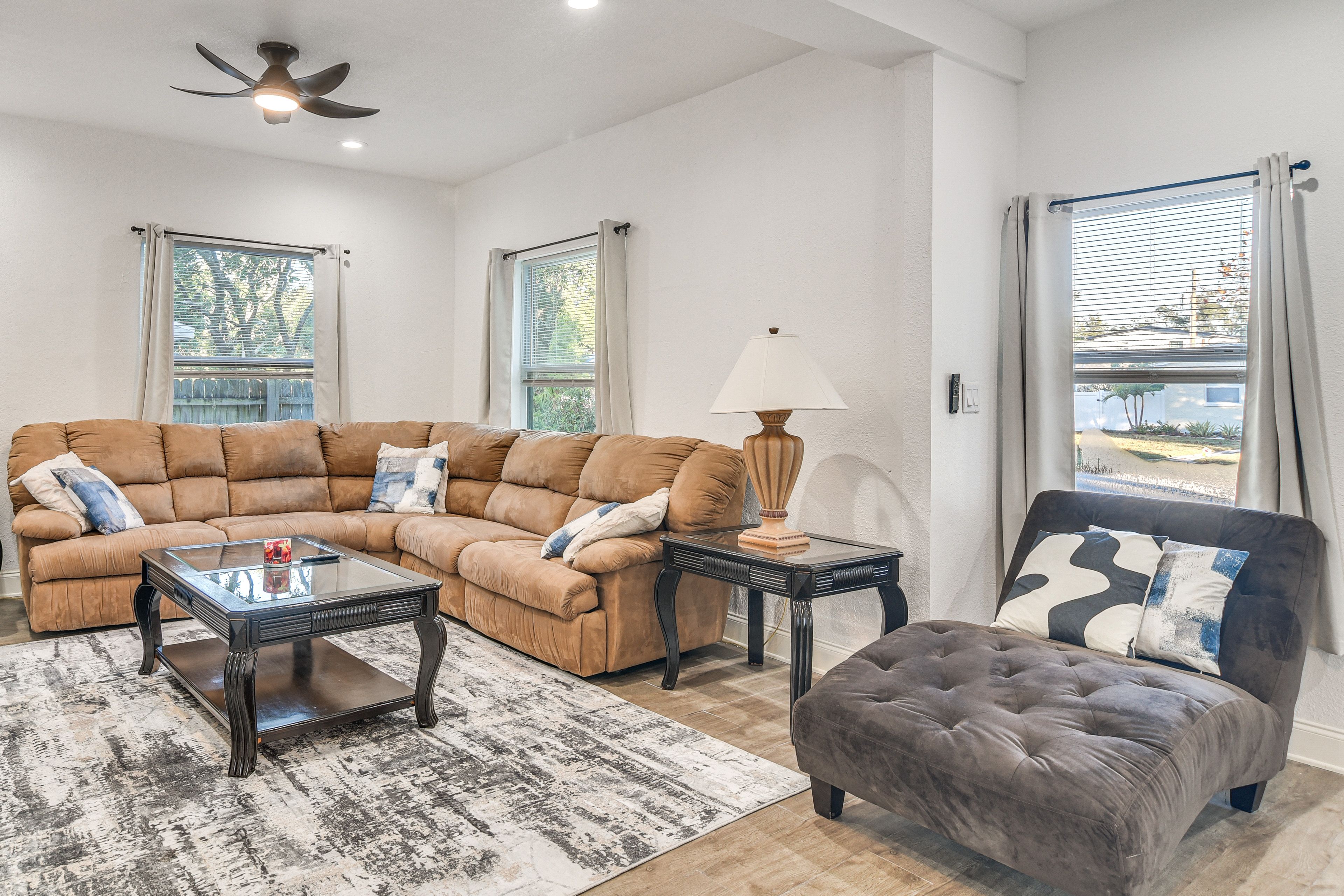 Living Room | Flat-Screen TV | Central Heating & A/C | Free WiFi