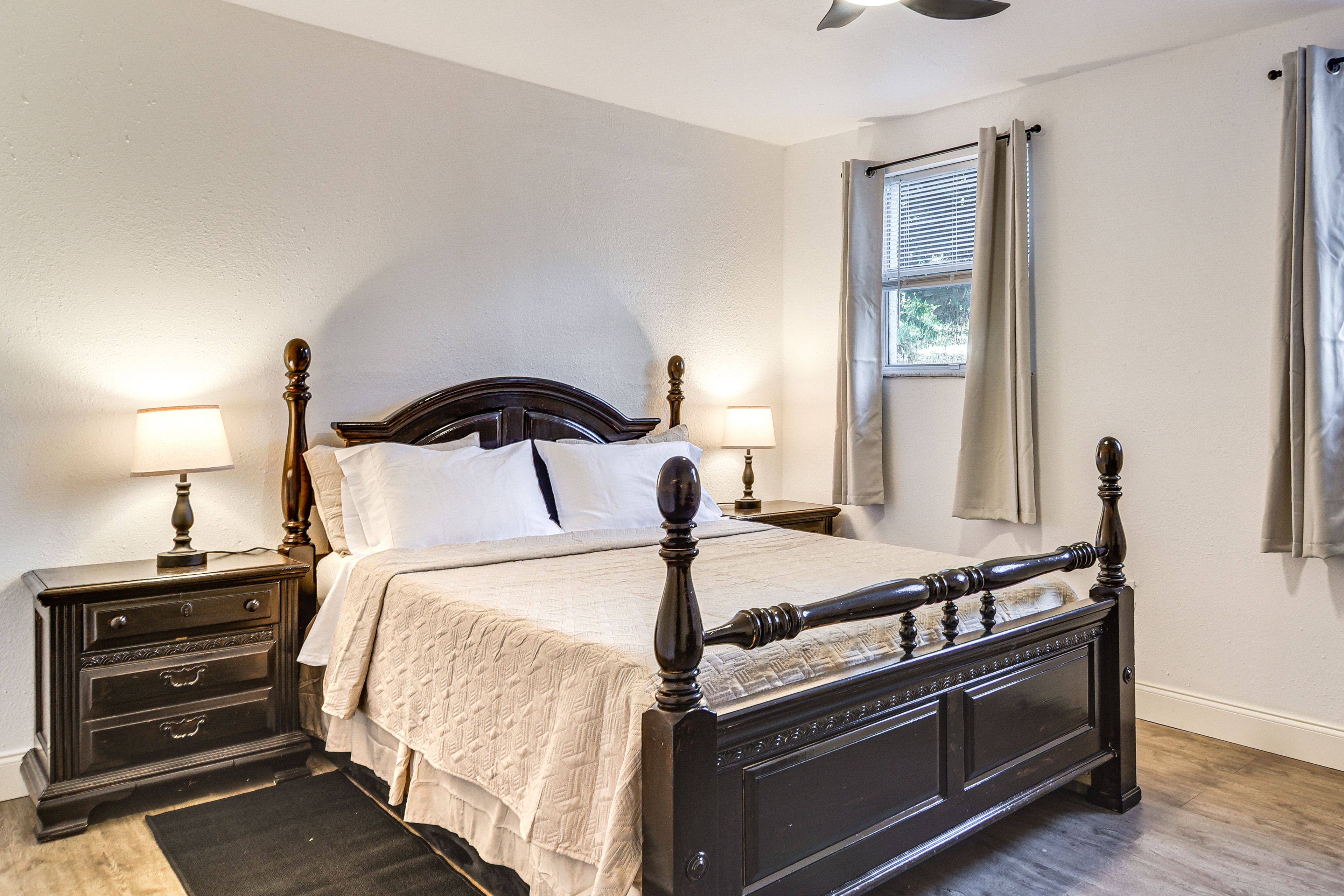 Bedroom 2 | Queen Bed